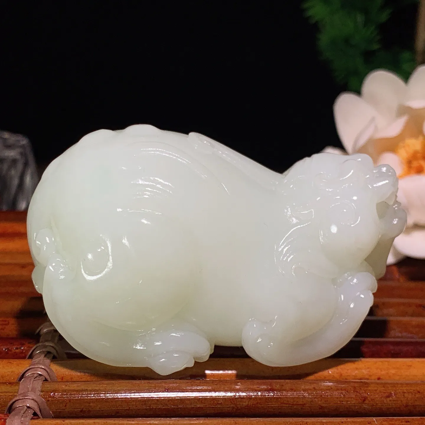 新疆和田玉白玉羊脂白招财进宝貔貅把件 尺寸68/43/40重180.5克 玉质细腻油润。手推出油。佩