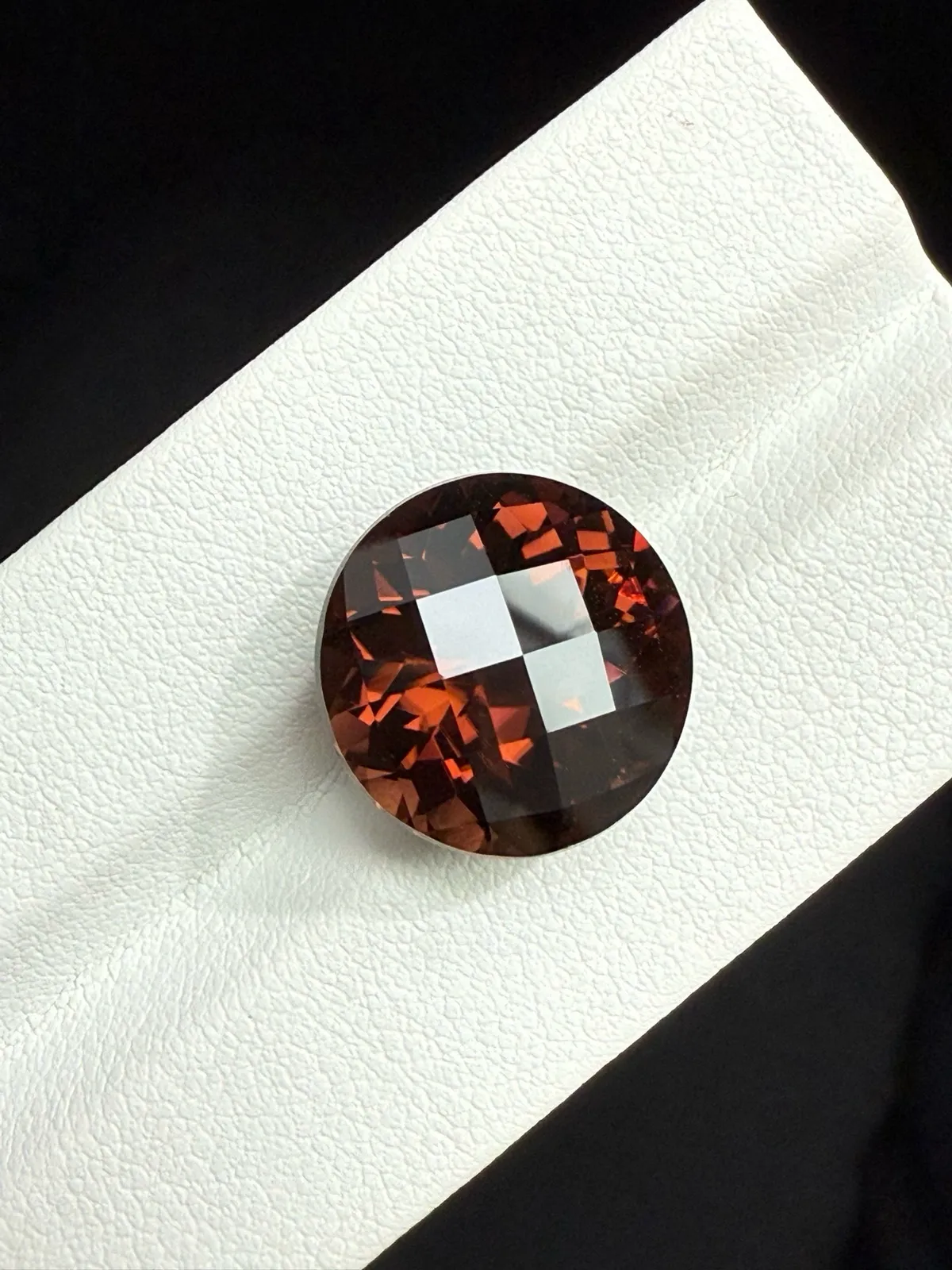 11.68ct天然咖啡红碧玺裸石，尺寸14.6*14.6*9.8 毫米，晶体通透，颜色美艳