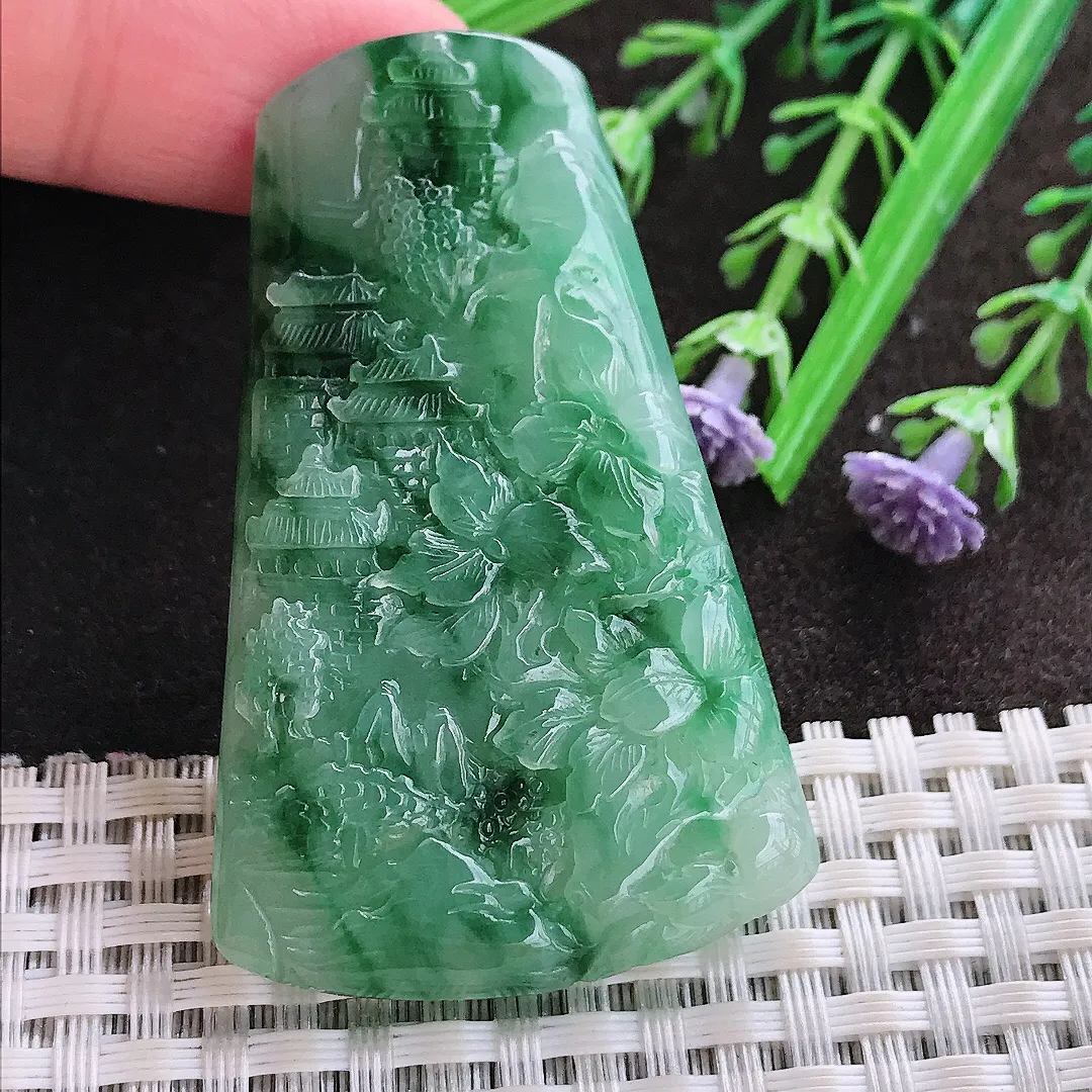 实拍A货翡翠55.5/34.8/6.3老坑精美满绿飘花山水牌吊坠翡翠玉牌挂件