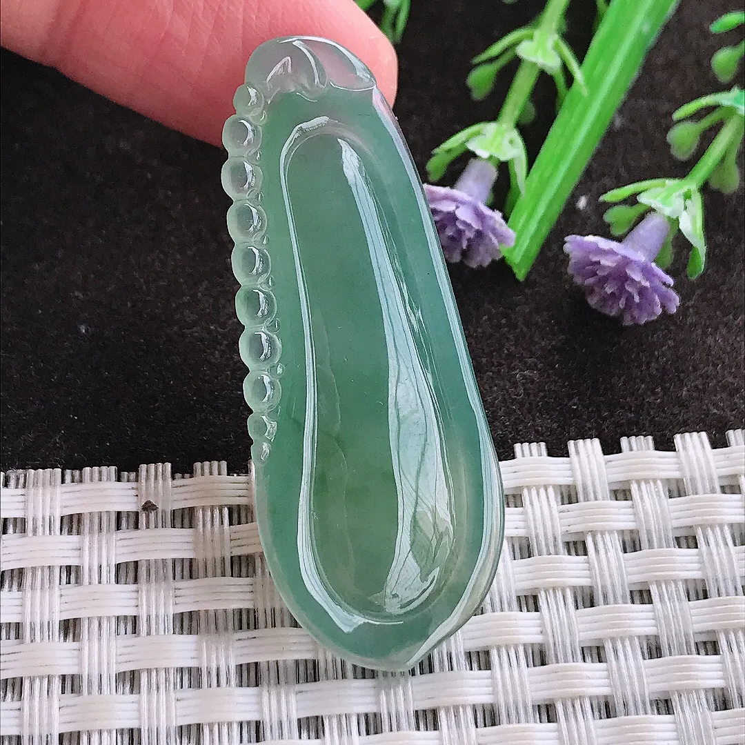 实拍A货翡翠45.5/17.9/5.4老坑冰胶果冻冰晴绿福瓜吊坠翡翠玉牌挂件