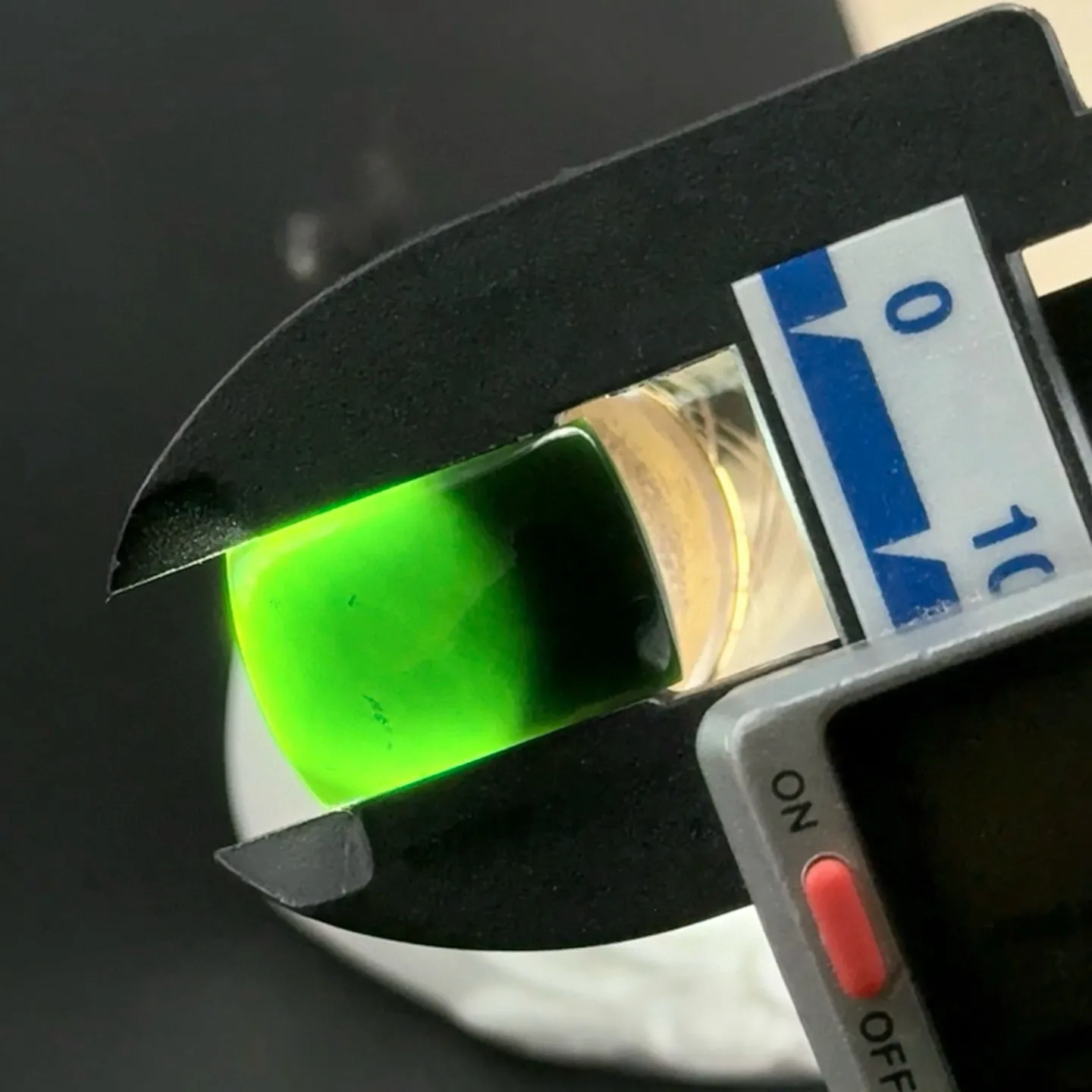 精品墨翠马鞍裸石戒面 种好色正 黑度极好 打灯通透 尺寸23.8