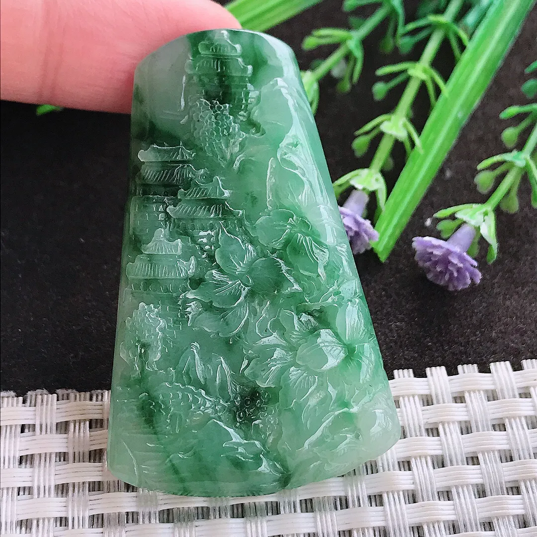 实拍A货翡翠55.5/34.8/6.3老坑精美满绿飘花山水牌吊坠翡翠玉牌挂件