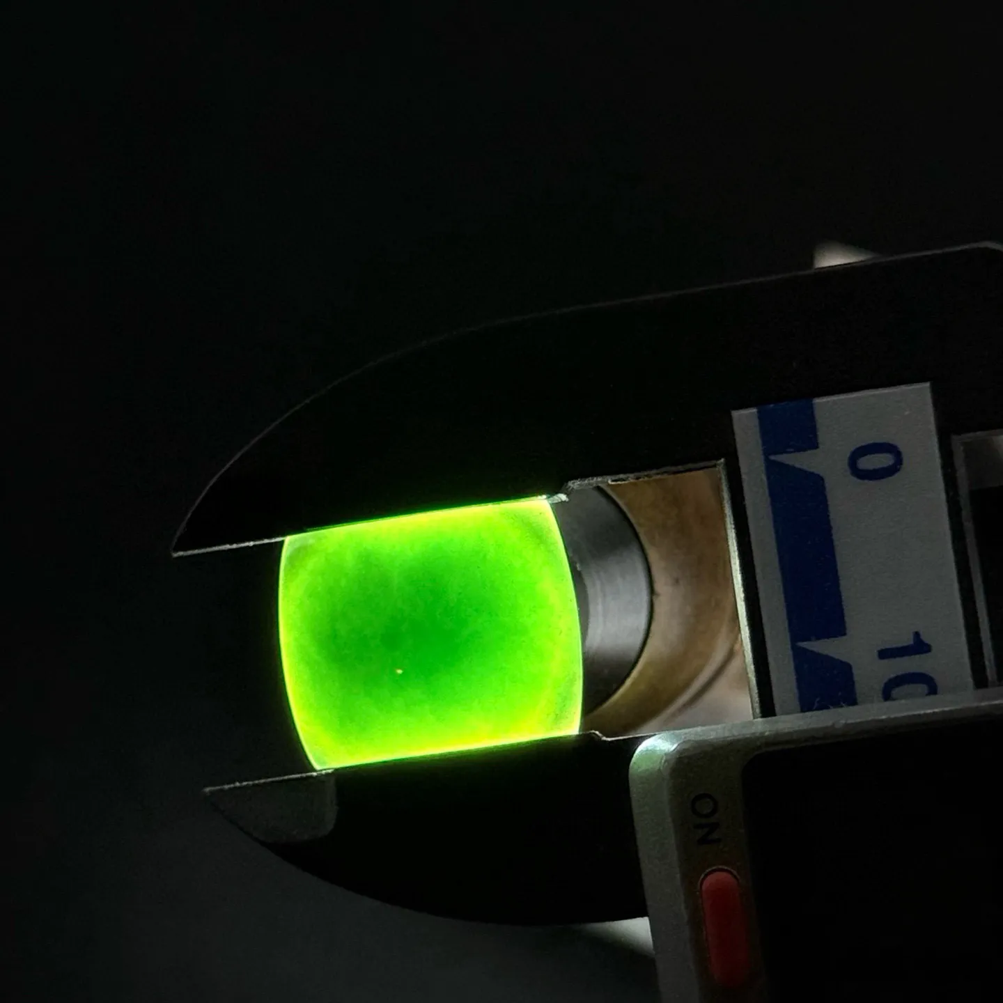 精品墨翠马鞍裸石 种好色正 黑度好 打灯通透 油性十足 尺寸16.2