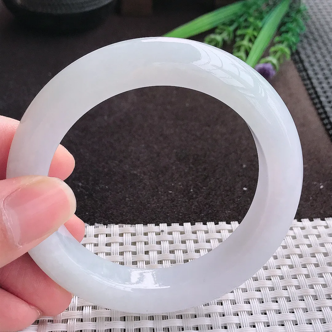 实拍A货翡翠58/12.8/10.6老坑冰纯起胶月光白手镯翡翠玉镯子平安镯