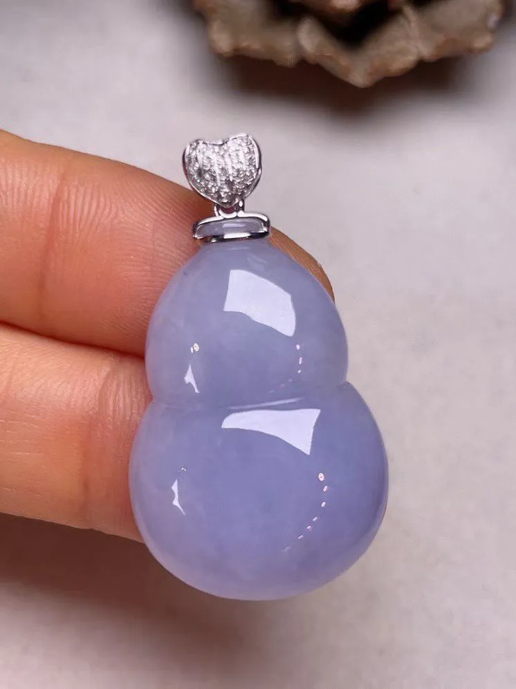 冰糯种紫罗兰葫芦吊坠、真金真钻镶嵌，种水好，玉质细腻 .裸石尺寸 29.3*28.5