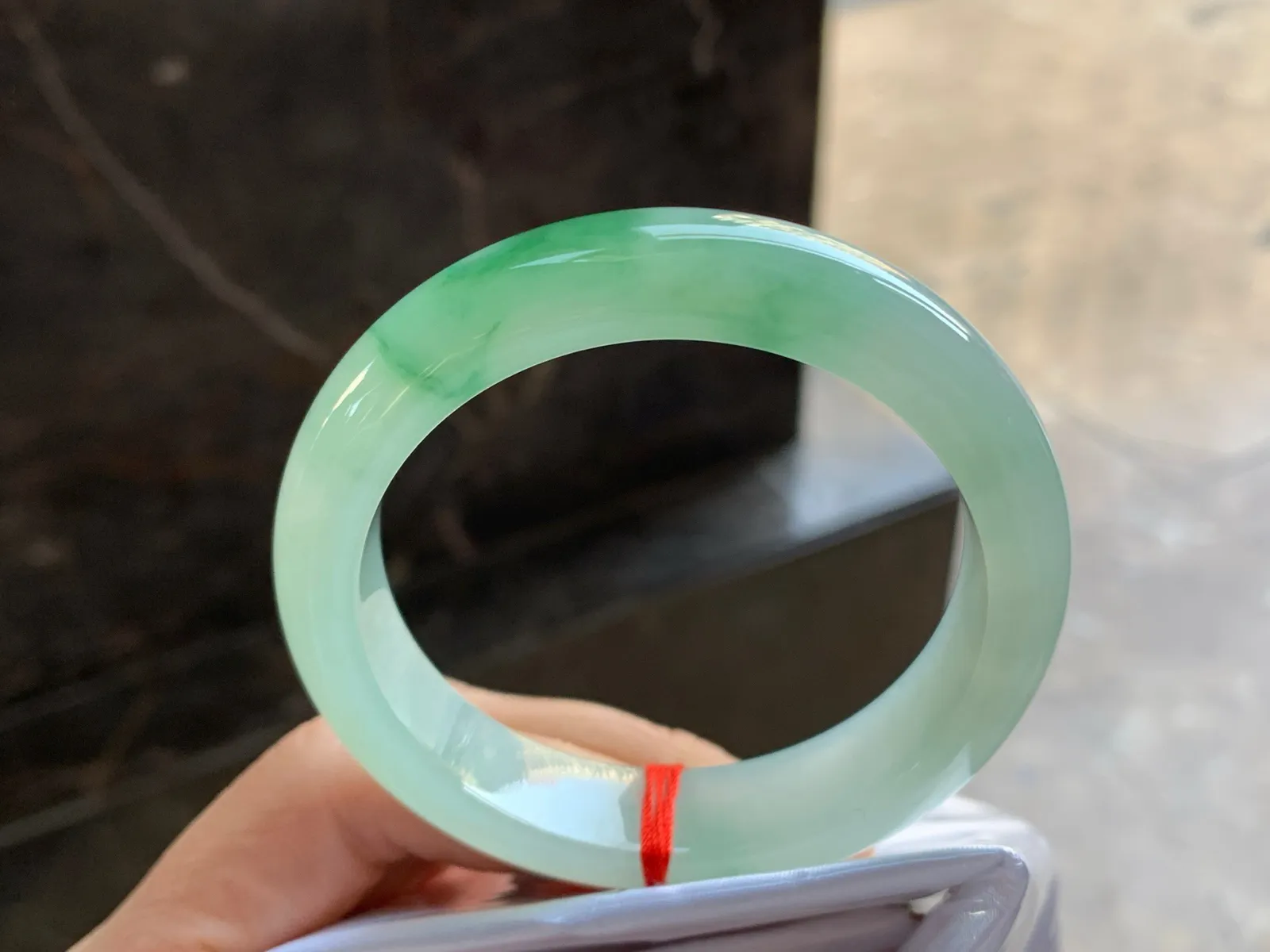 53-12.9-8.4

绿花手镯^_^玉质温润