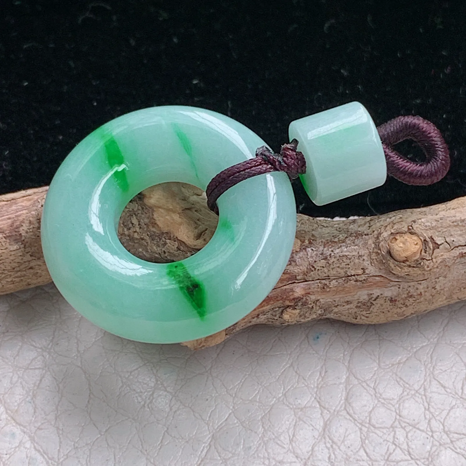 lz实拍25*6.5缅甸翡翠飘绿花甜甜圈吊坠平安扣玉坠