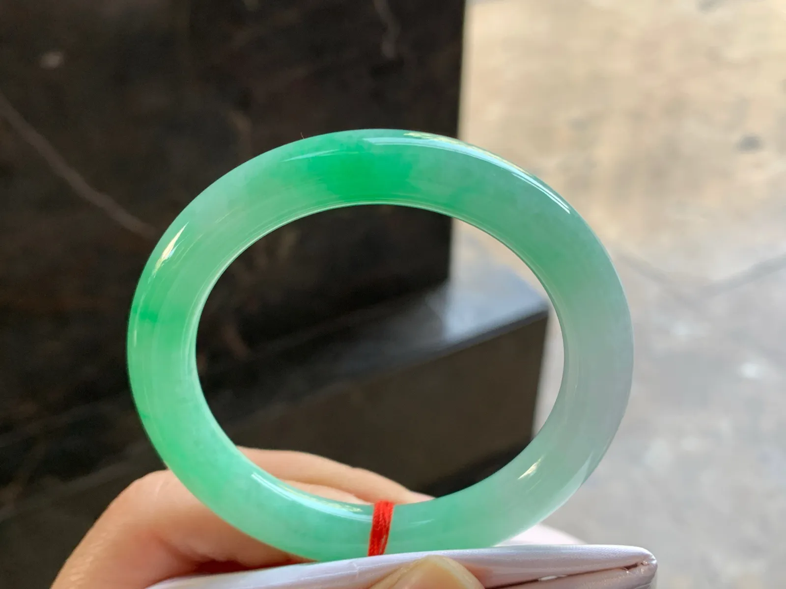 52.5-9.5

绿色圆条手镯^_^色阳 细腻