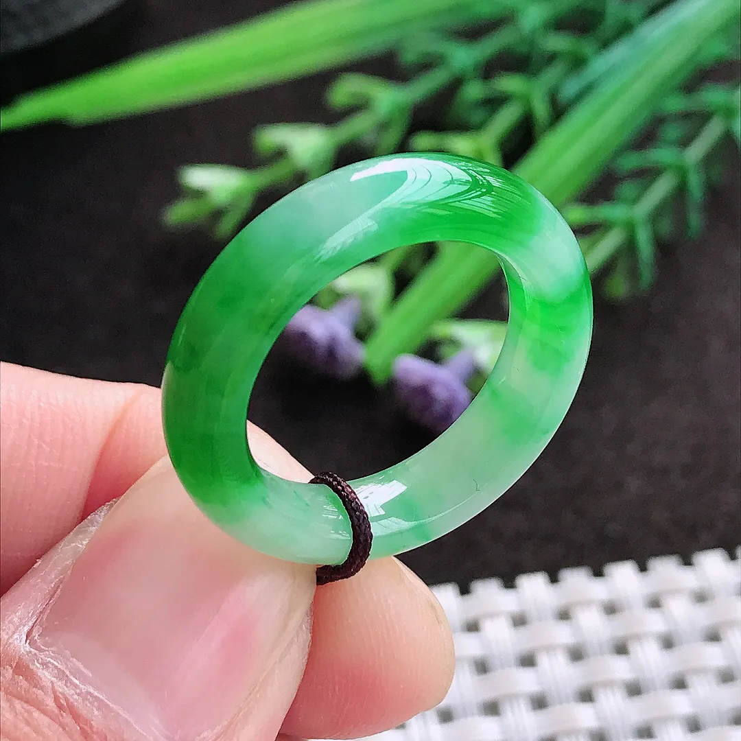 实拍A货翡翠17.8/5.6/4.4老坑冰胶水灵辣阳绿指环戒指