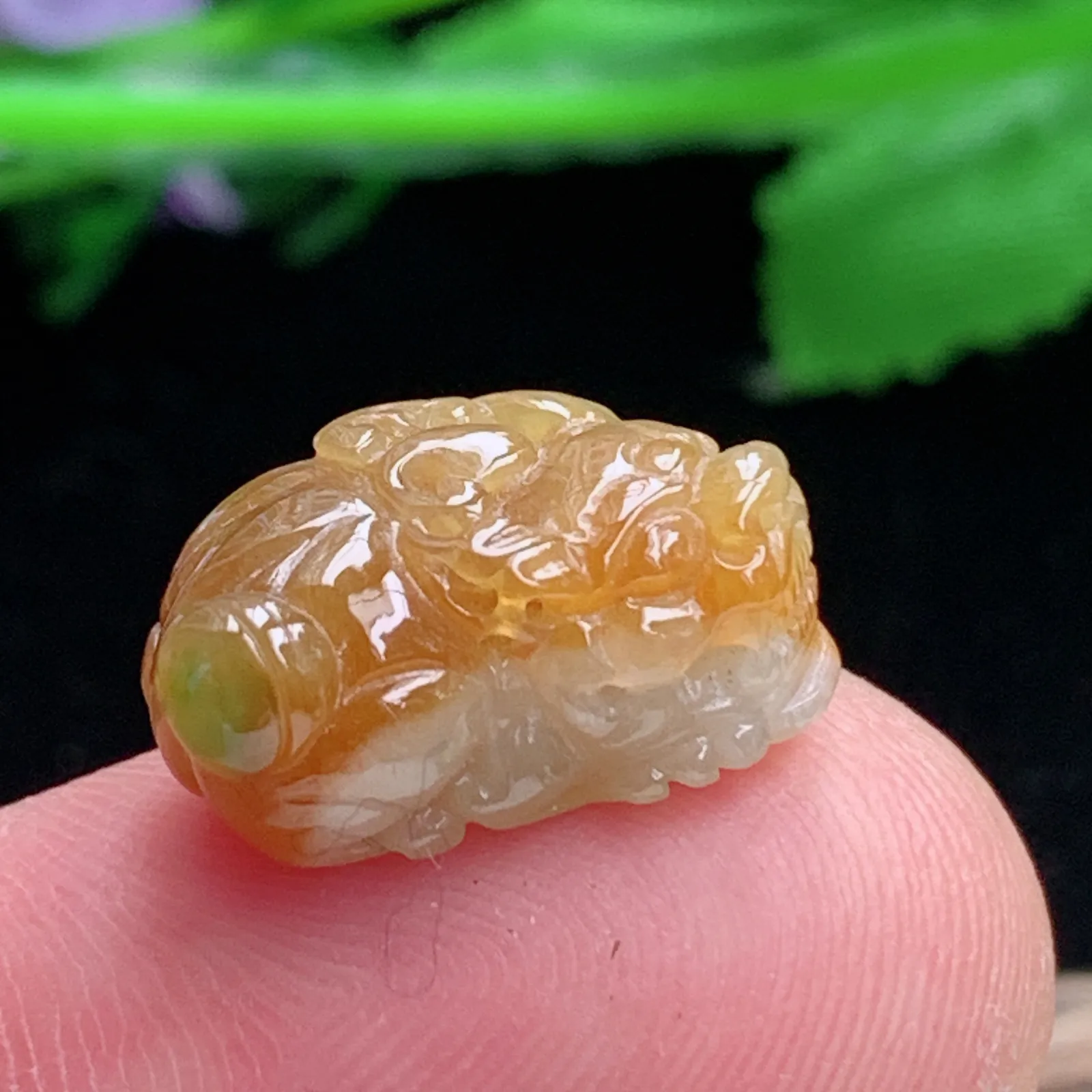 lz实拍16.5*10*8缅甸翡翠精雕冰黄双彩小貔貅吊坠 招财玉坠