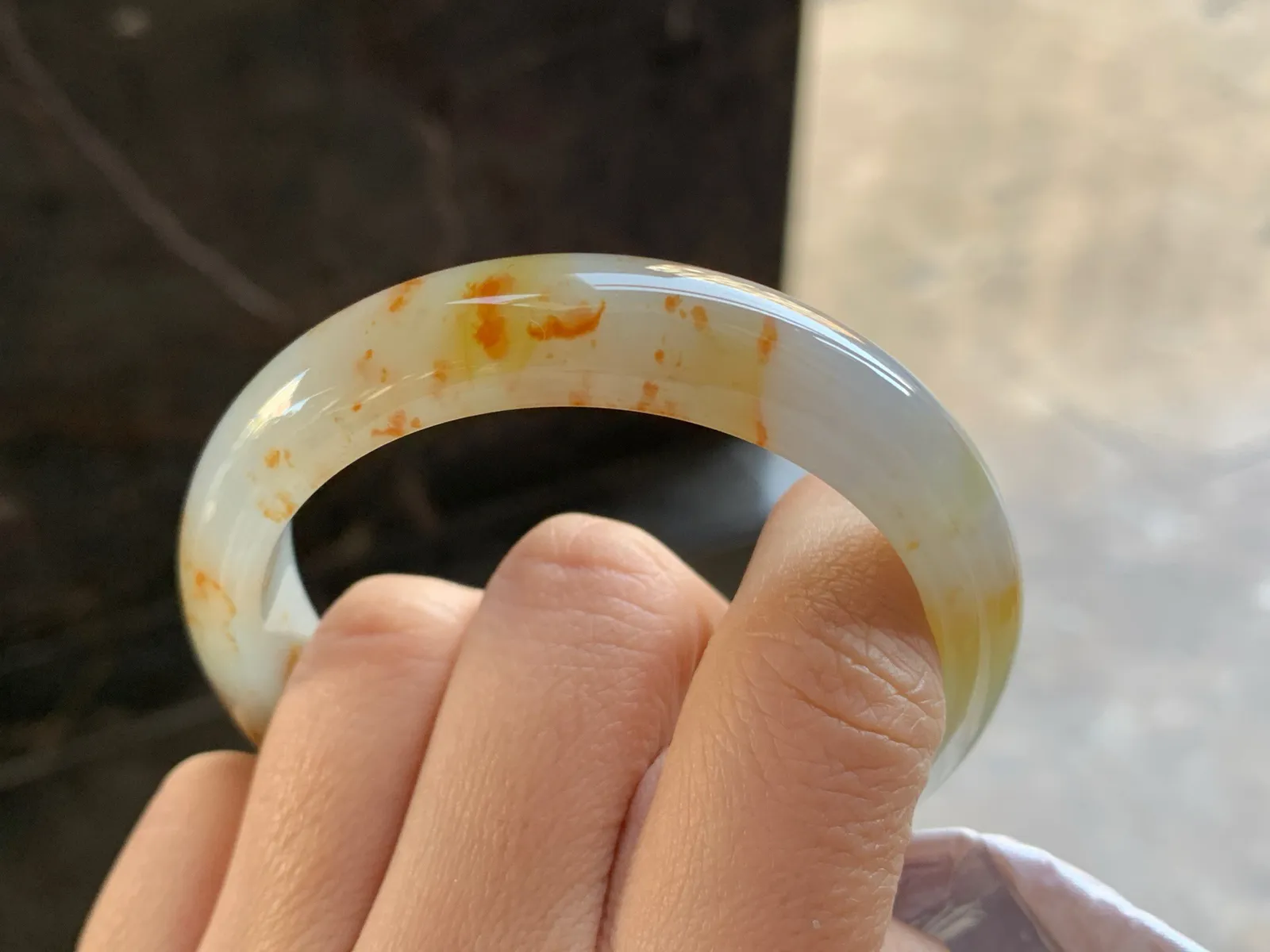 53-12.6-7.7

黄翡手镯^_^玉质温润 细腻