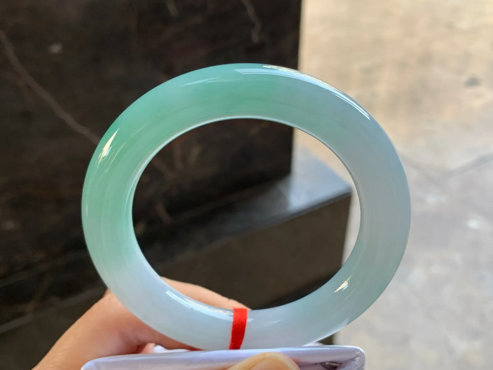 57-12

蓝底圆条手镯^_^细腻