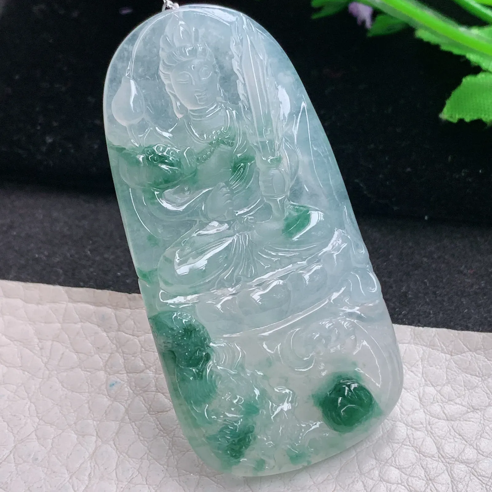 qxm实拍63*31.8*6缅甸翡翠精雕冰飘花大势至菩萨 生肖守护神玉吊坠 玉挂件
