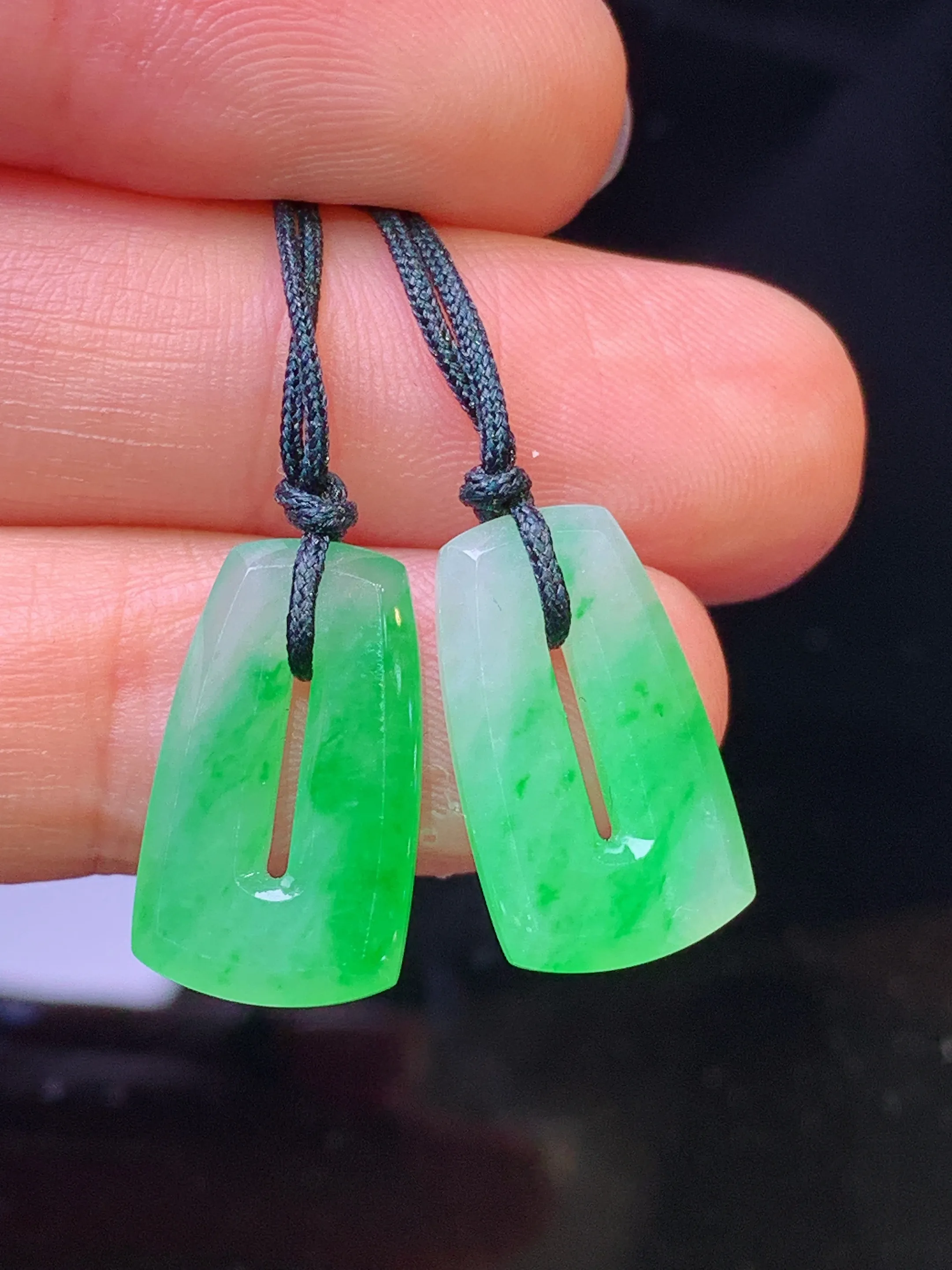 翠绿平安扣一对 玉质细腻 色泽清新艳丽 整体尺寸17*10*2.8