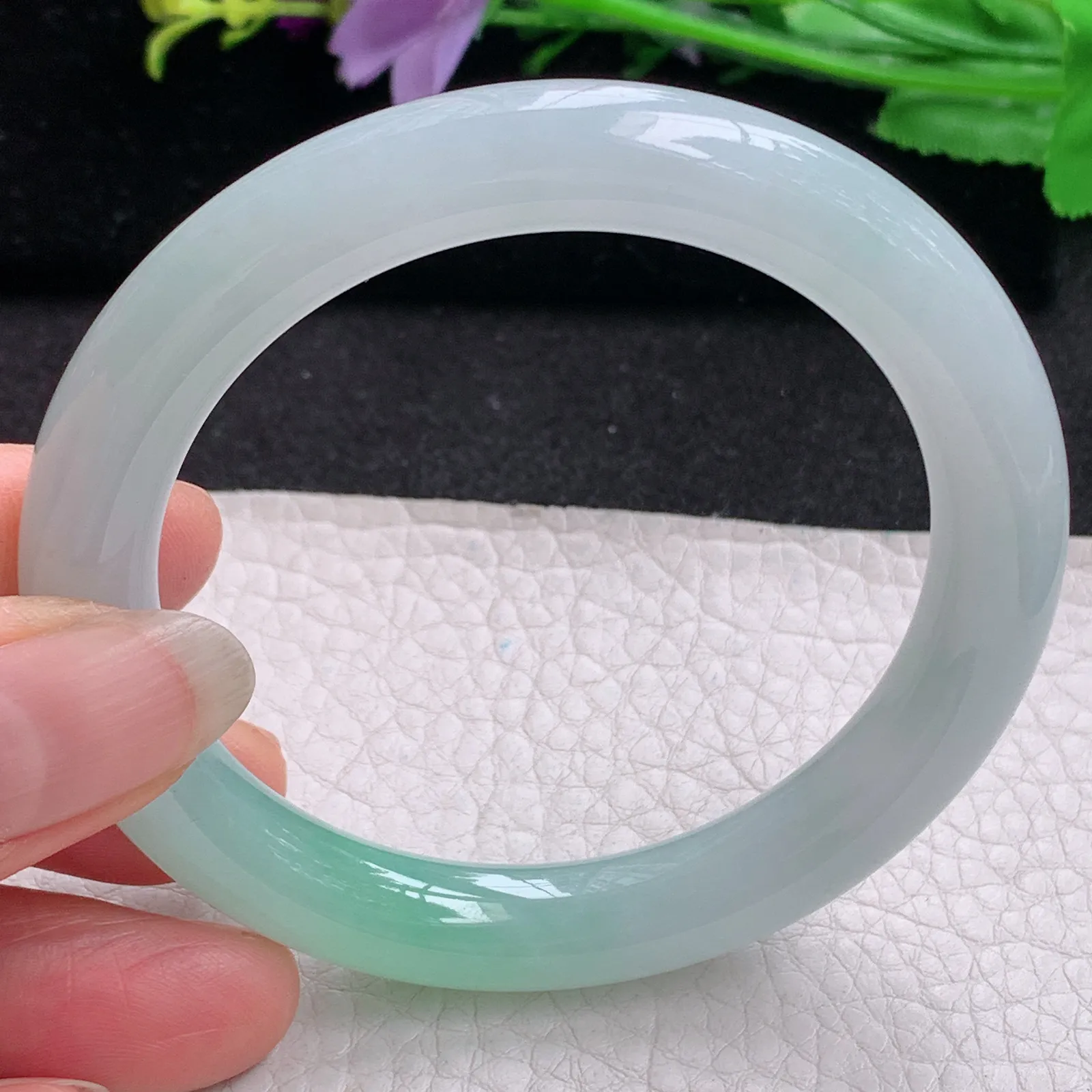 Hf实拍55.3*9.6缅甸翡翠手镯双彩半山半水圆镯浅绿圆条玉镯福镯