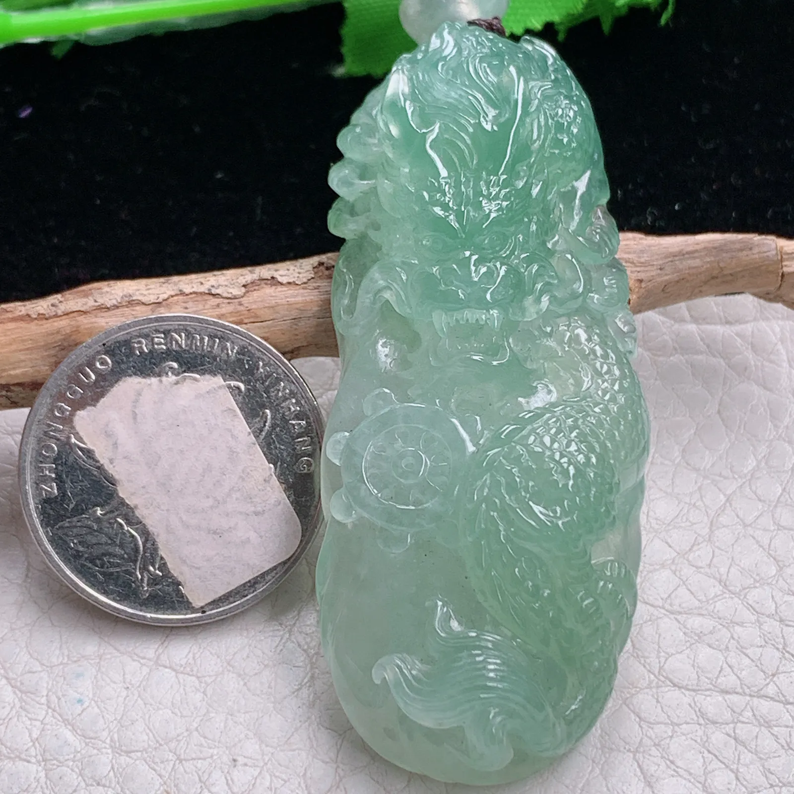 lz实拍62.6*26*11.8缅甸翡翠精雕水绿精雕飞龙在天 生肖龙牌吊坠