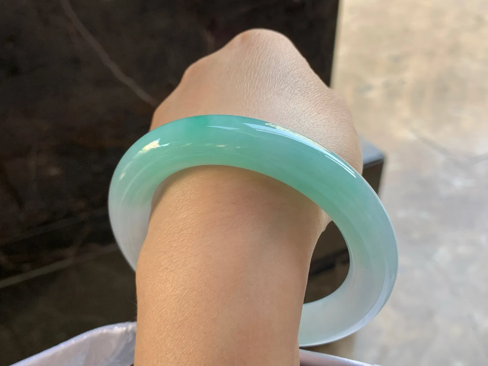 57-12

蓝底圆条手镯^_^细腻