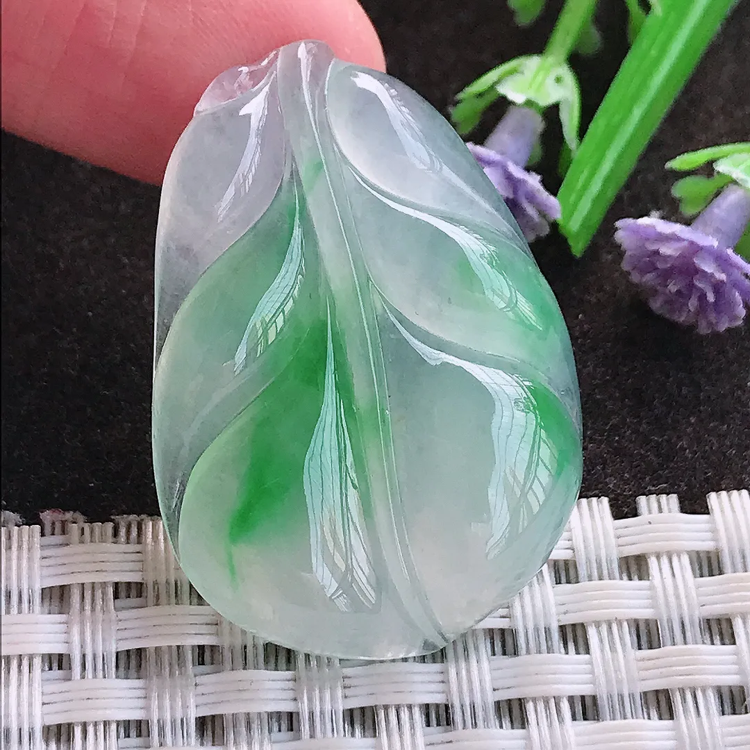 实拍A货翡翠34.9/24.6/5.8老坑冰种果冻胶冰阳绿叶子吊坠翡翠玉牌挂件