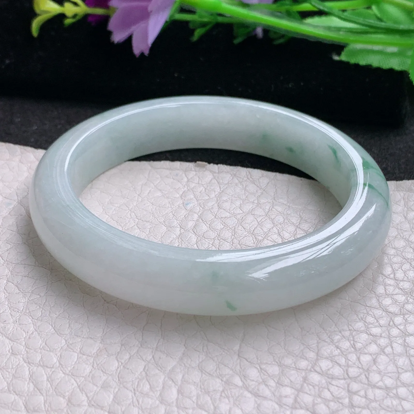 Hf实拍53.5*11.3*8.3缅甸翡翠手镯白底飘花手镯正圈平安镯宽版镯子