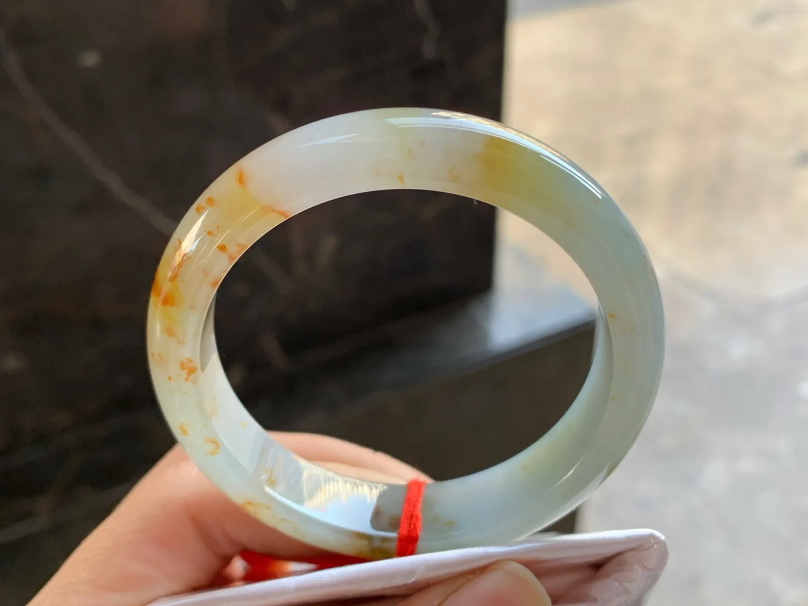 53-12.6-7.7

黄翡手镯^_^玉质温润 细腻