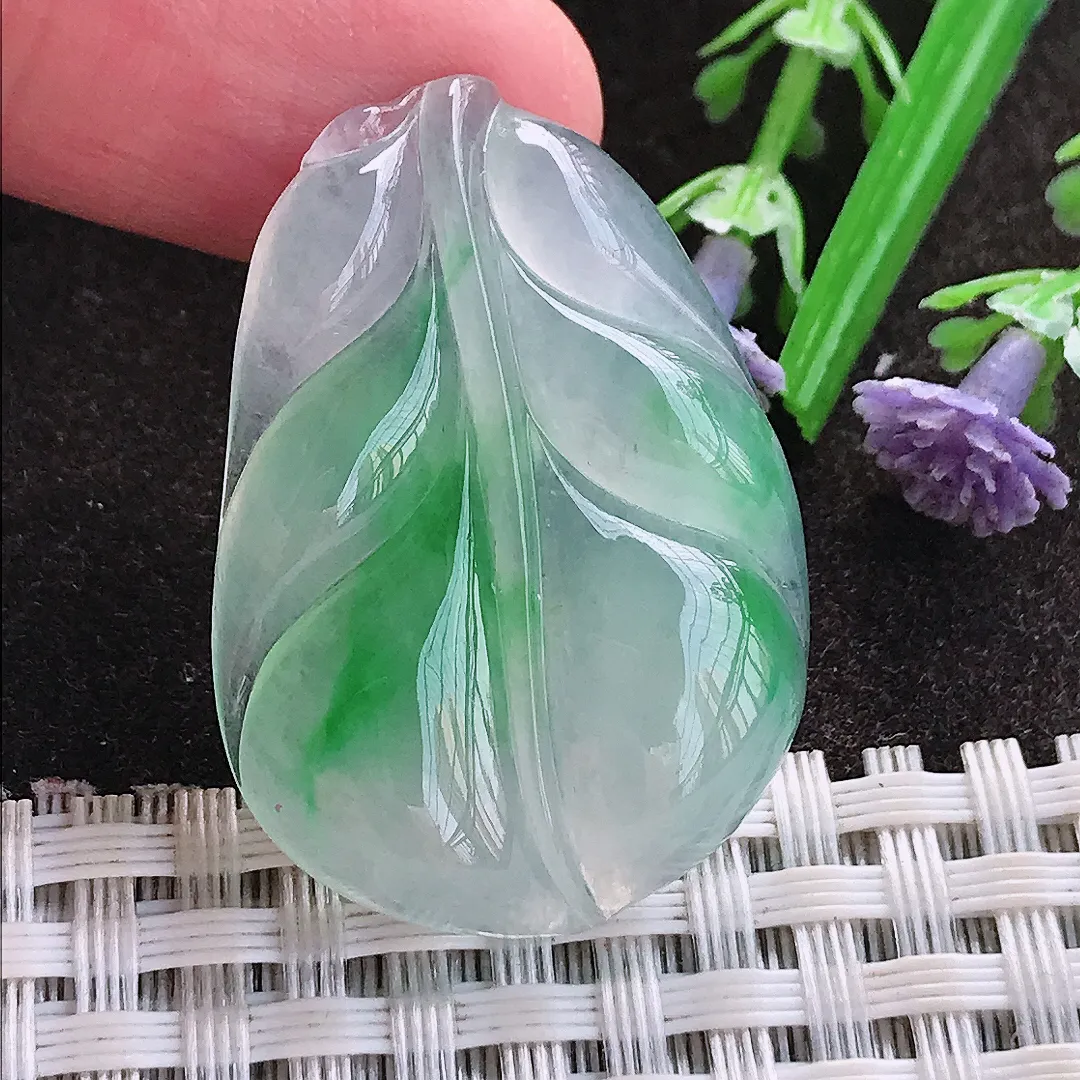 实拍A货翡翠34.9/24.6/5.8老坑冰种果冻胶冰阳绿叶子吊坠翡翠玉牌挂件