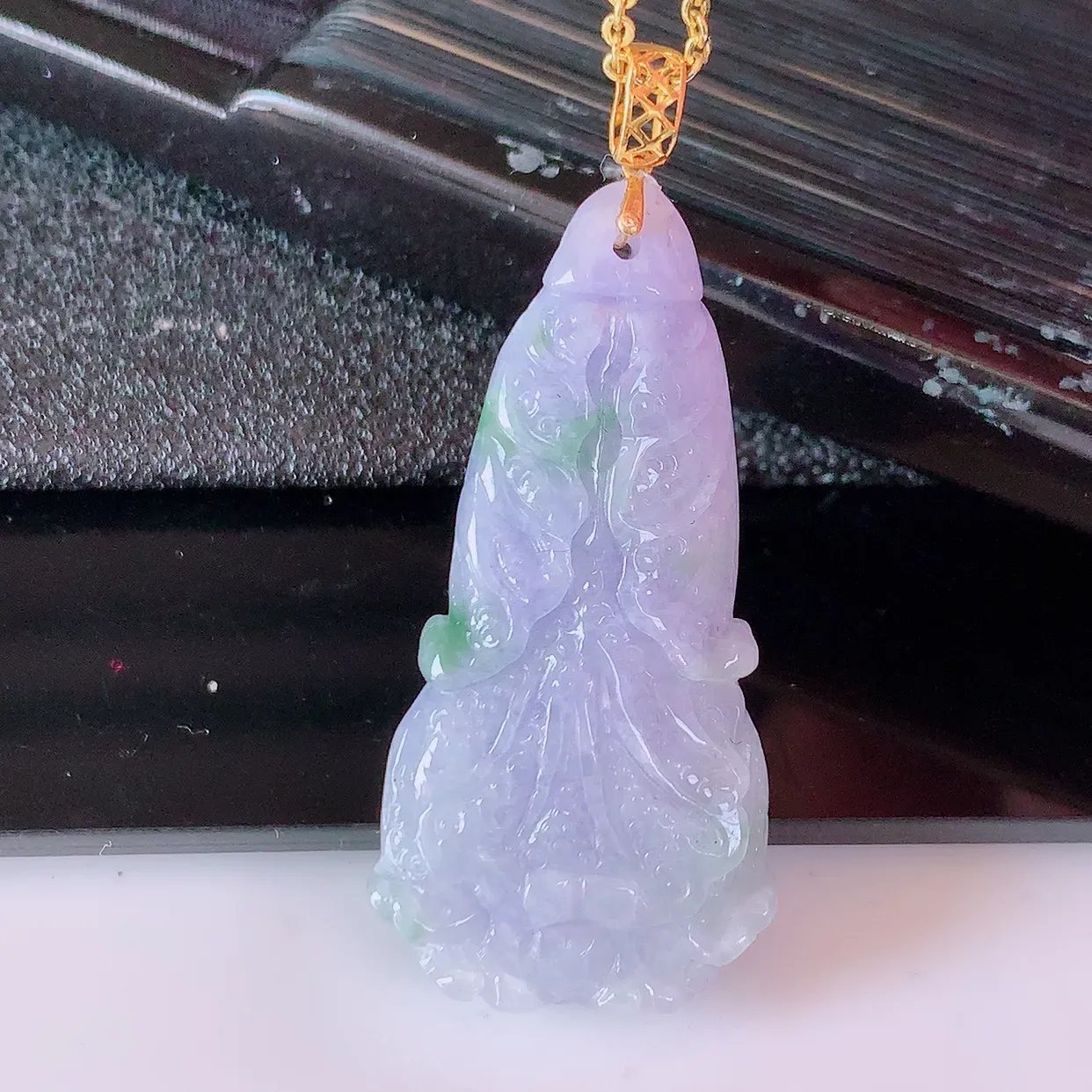 18K金镶嵌紫罗兰飘花翡翠招百财白菜吊坠，百财聚来，财源滚滚，色泽鲜艳，精工水润的白菜，性价比高！#