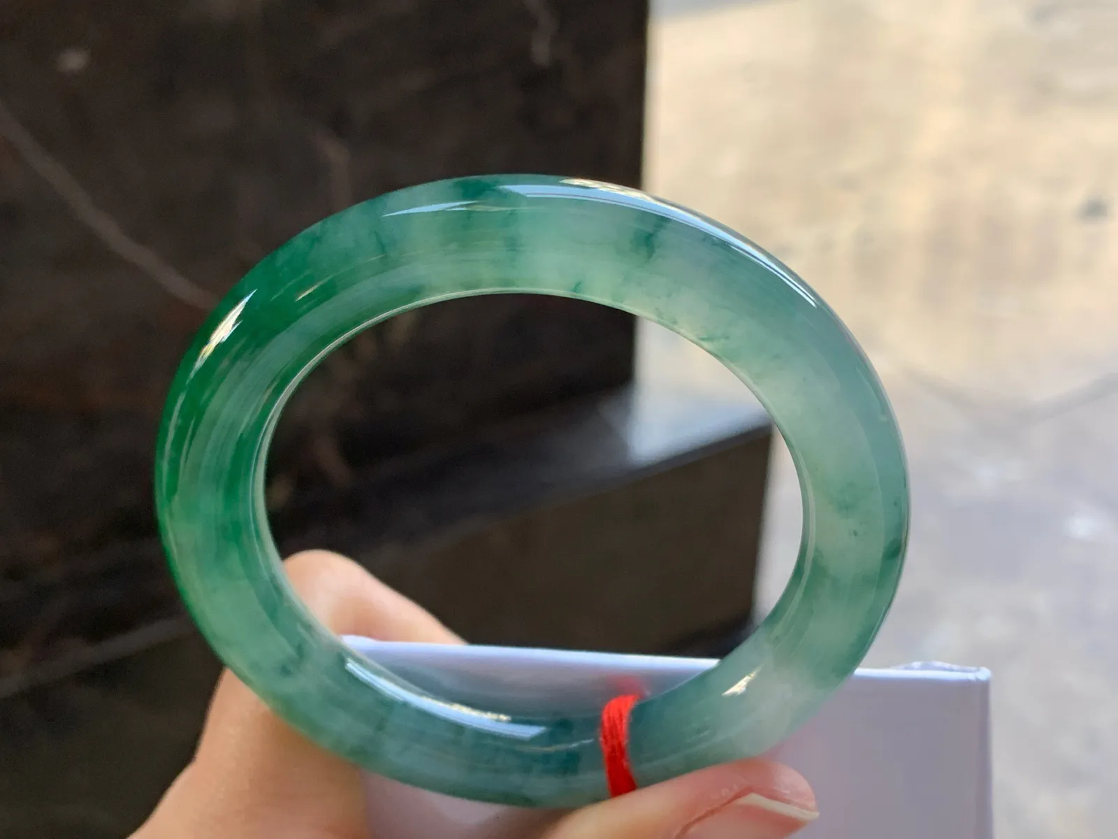 55.5-10.5

辣绿色圆条手镯^_^颜色鲜艳