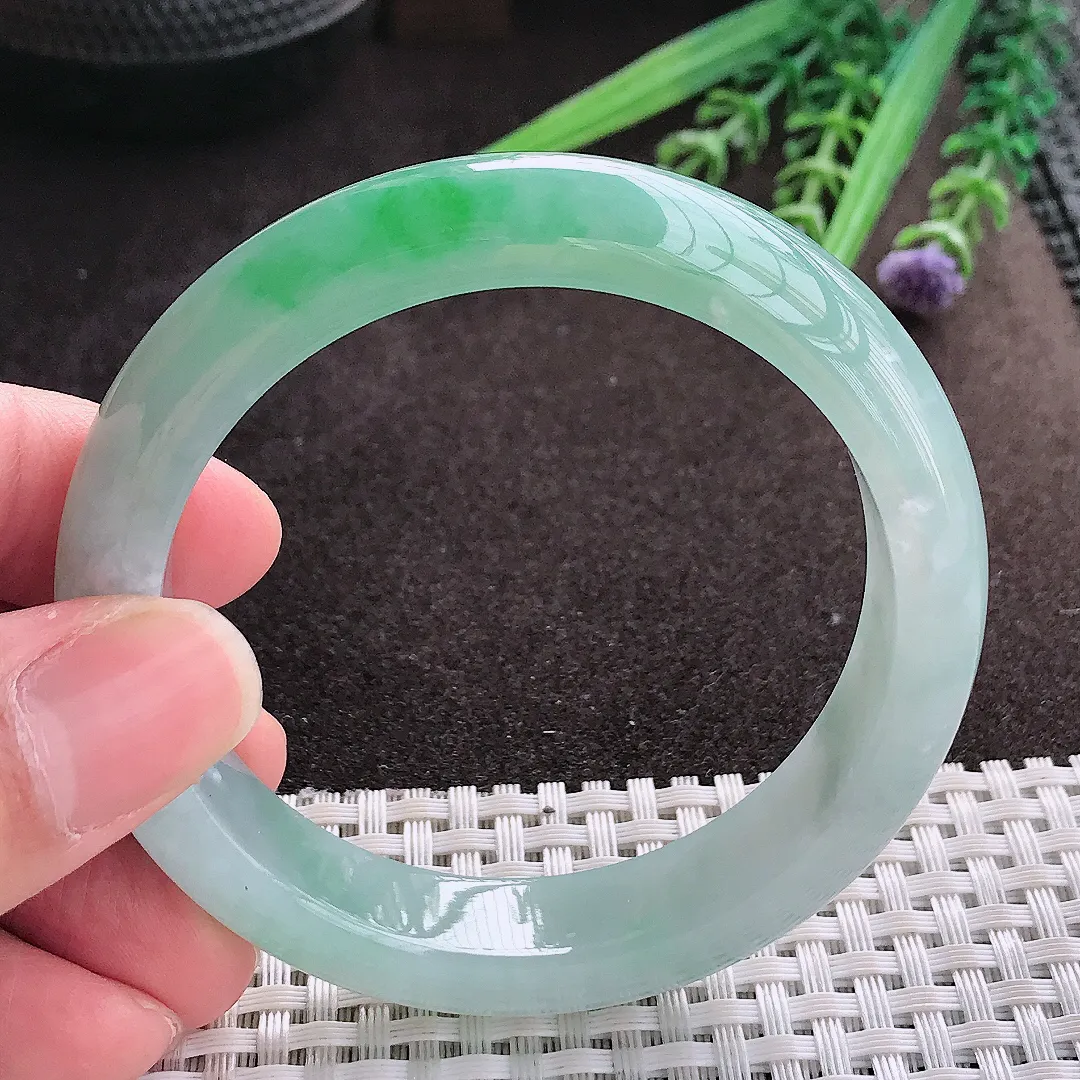 实拍A货翡翠55/12.6/8.3老坑冰胶水灵飘阳绿手镯翡翠玉镯子平安镯