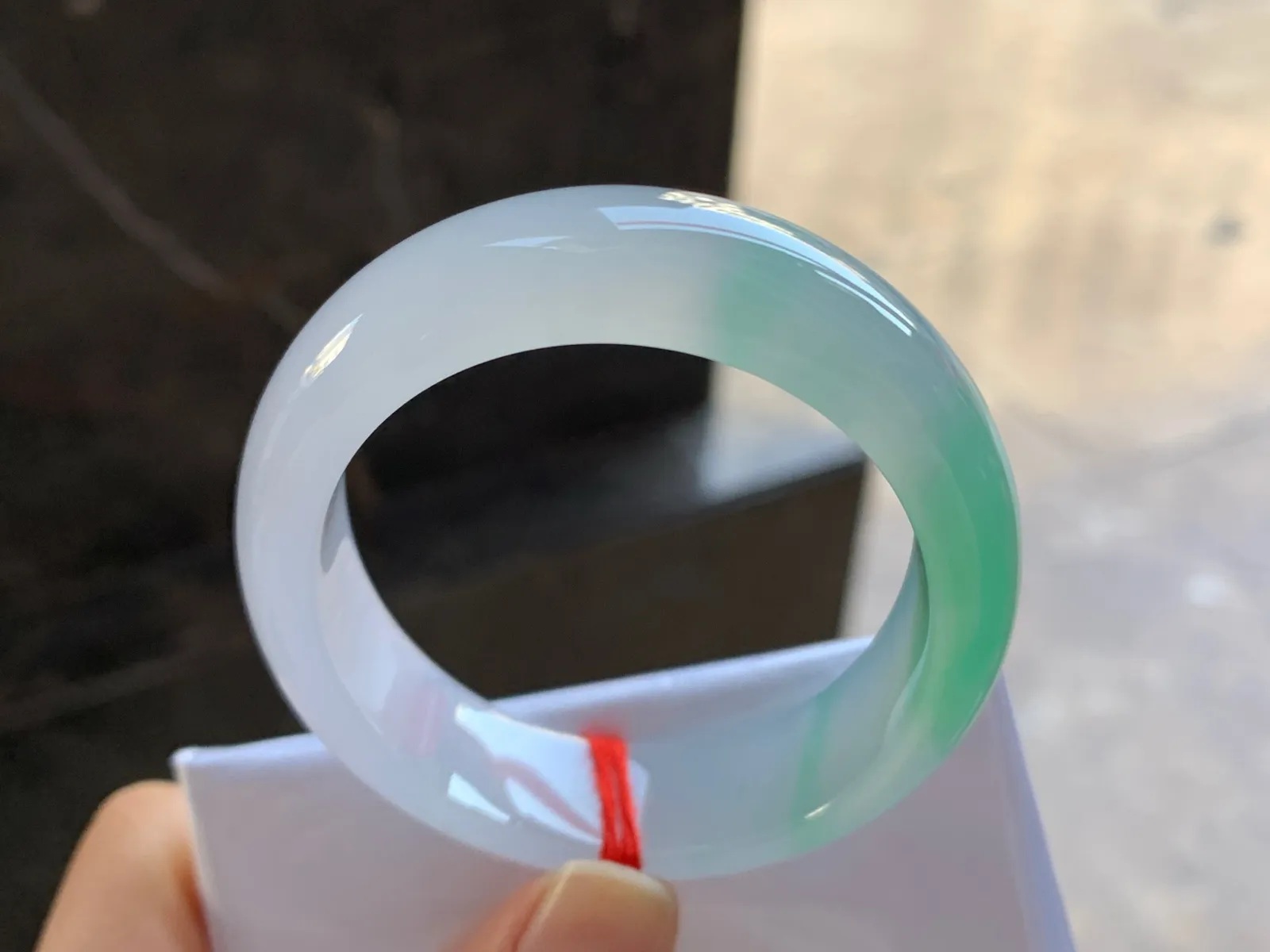 53.5-13.5-7.6

冰绿贵妃手镯^_^清新 正圈51 52可以带