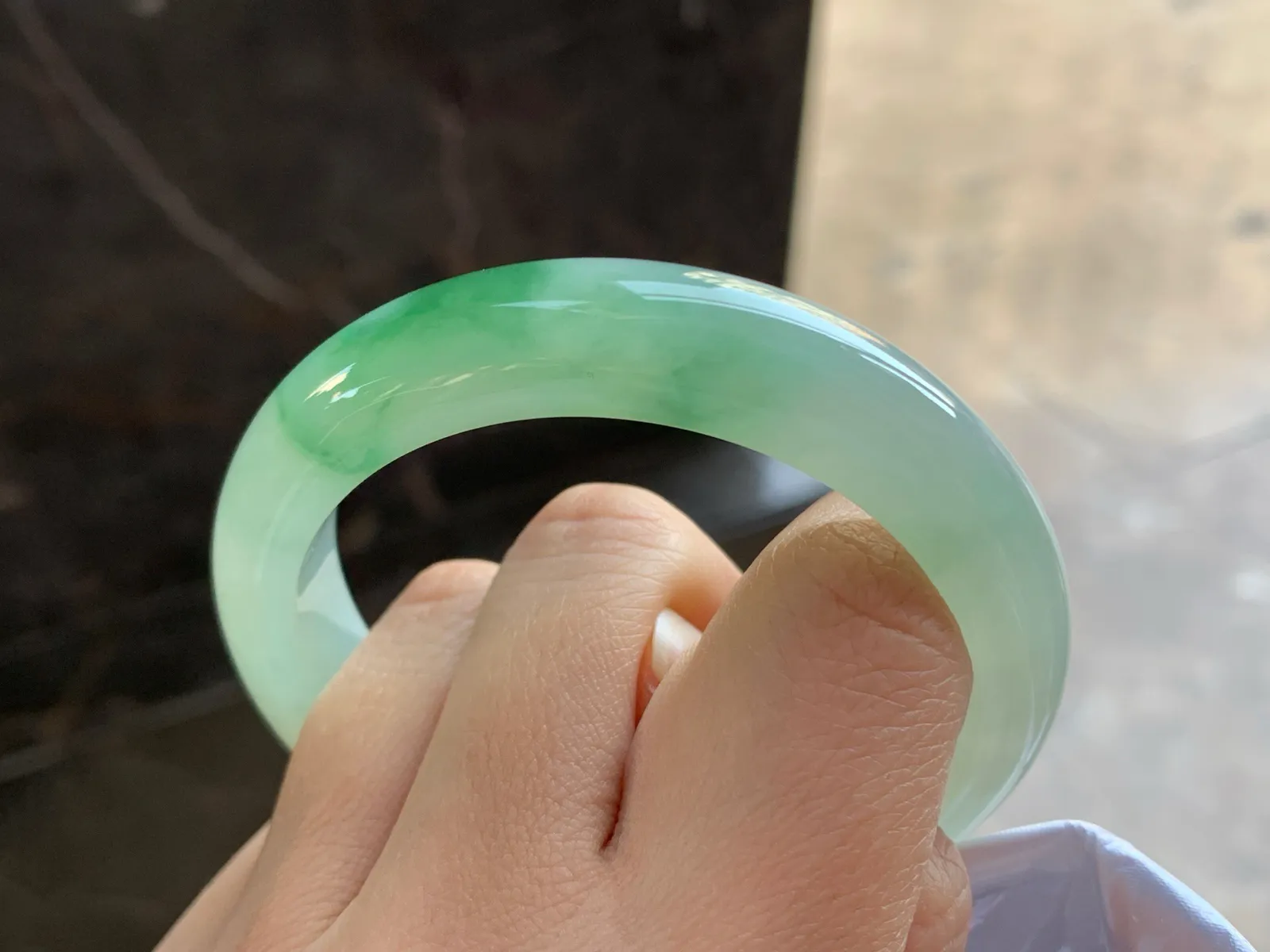 53-12.9-8.4

绿花手镯^_^玉质温润