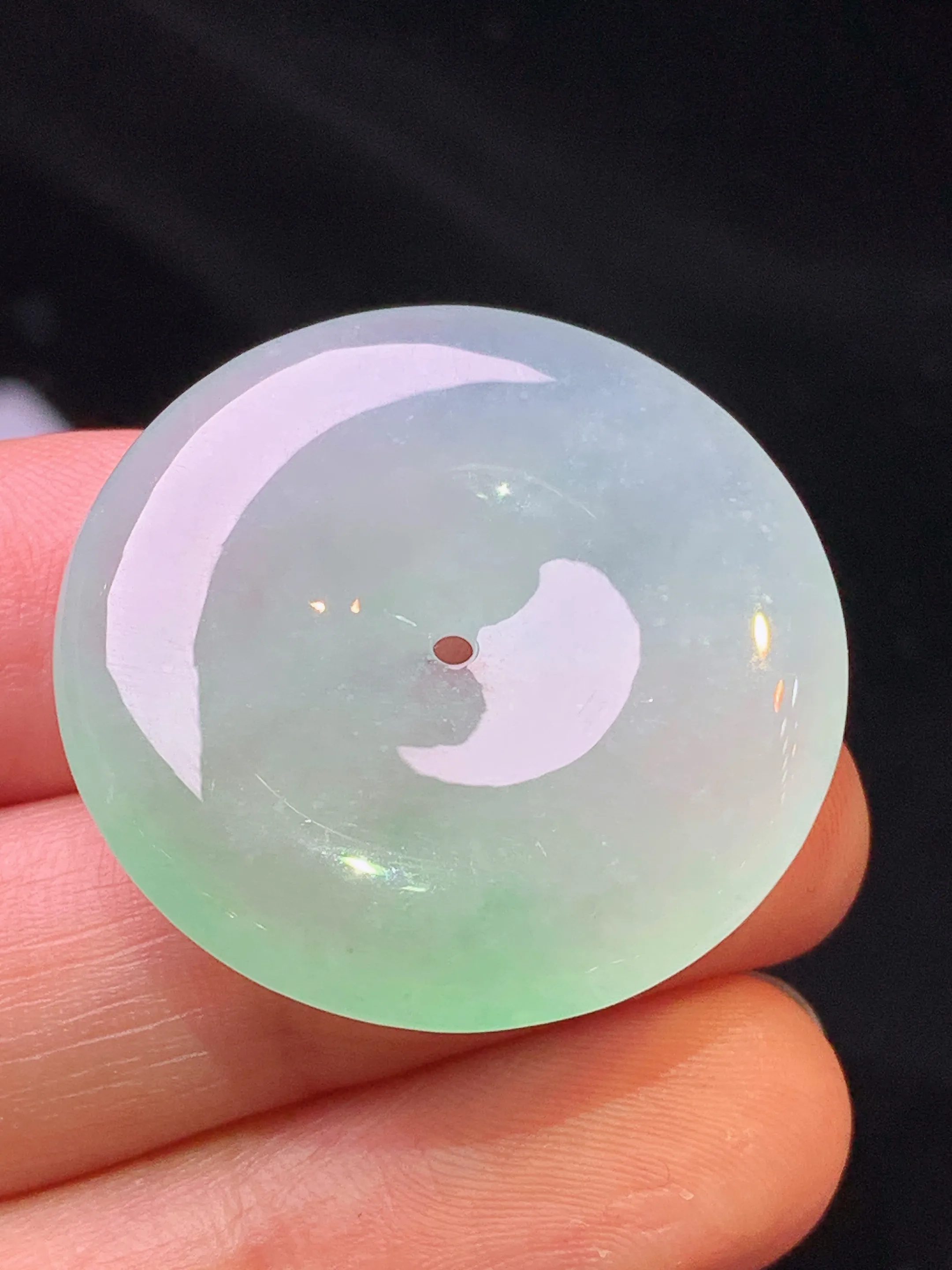 冰种飘绿平安扣吊坠 玉质细腻 色泽清新艳丽 整体尺寸30*5.7