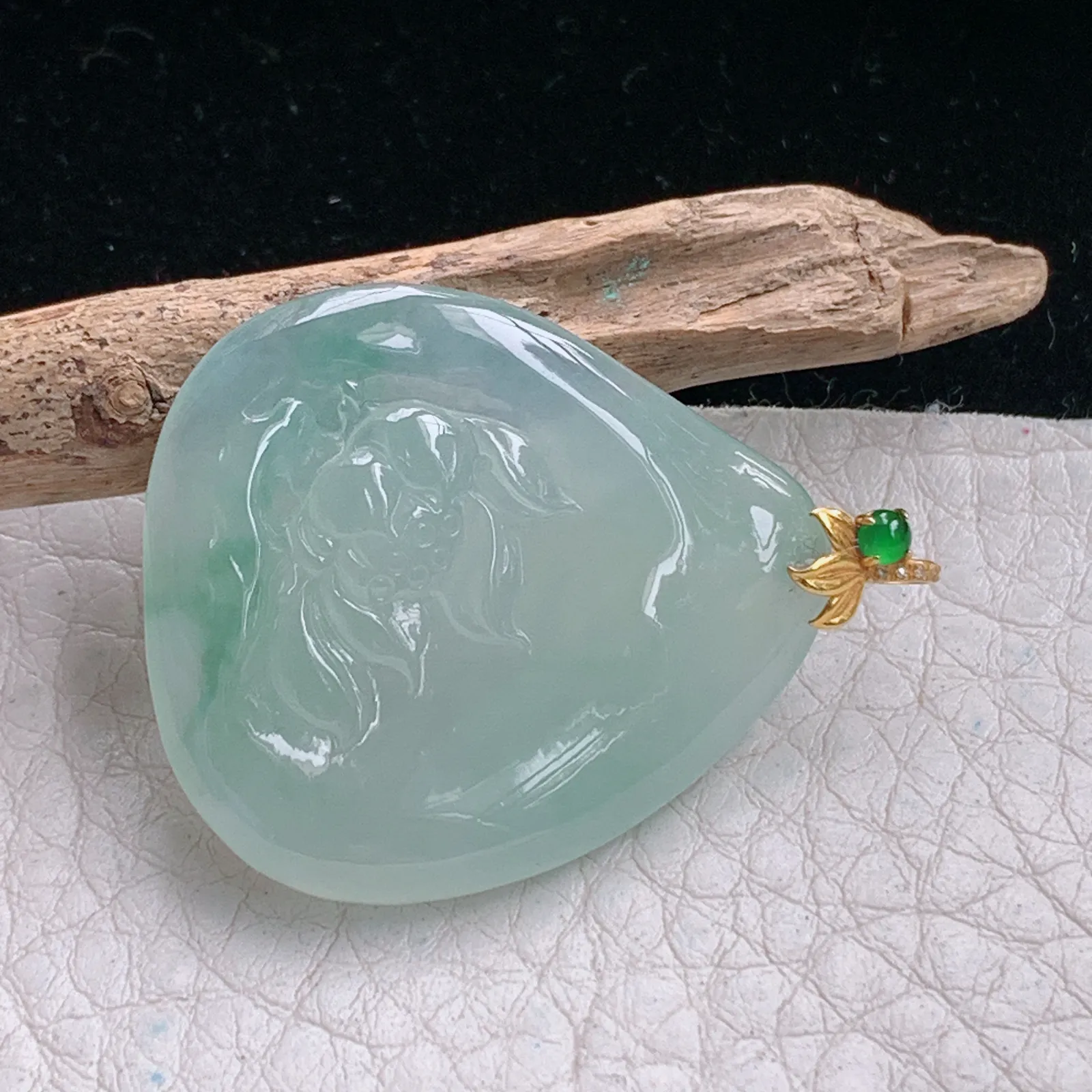 lz实拍32.8*27.8*4.3缅甸翡翠精雕冰透一朵清莲吊坠 荷花玉挂坠