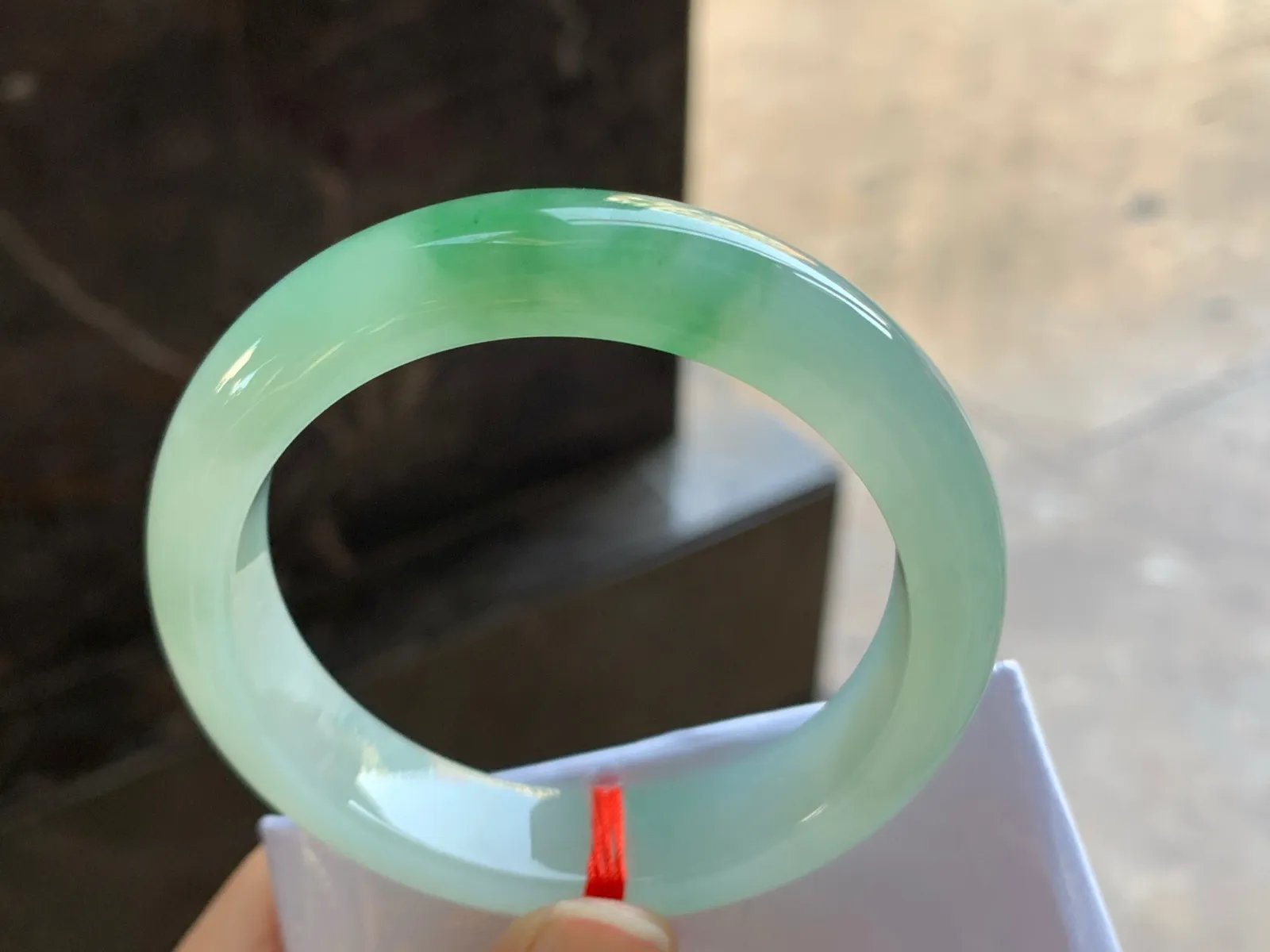 53-12.9-8.4

绿花手镯^_^玉质温润