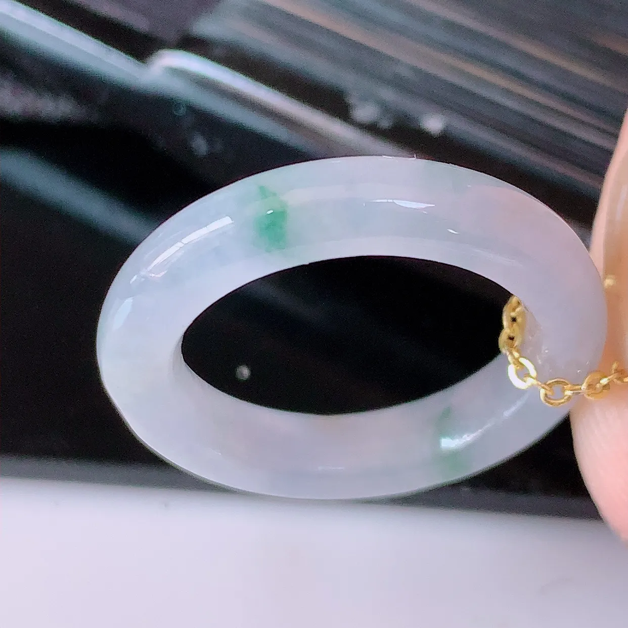 自然光实拍，冰种紫罗兰飘花翡翠指环，16mm内径翡翠指环，玉戒指，玉质莹润，好精美好冰润的指环，11圈口，上手纤巧！#1.25尺寸16*4.2*3.8