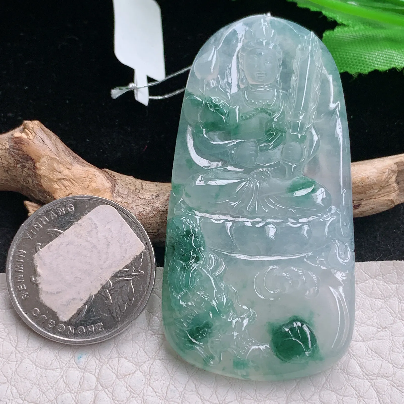 qxm实拍63*31.8*6缅甸翡翠精雕冰飘花大势至菩萨 生肖守护神玉吊坠 玉挂件