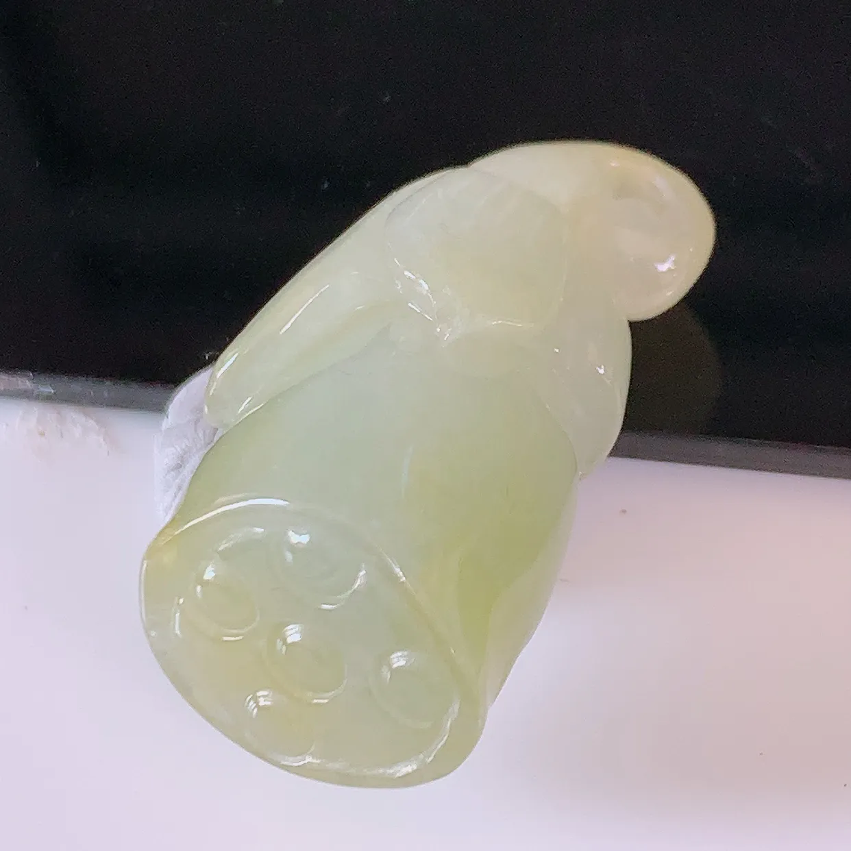 自然光实拍，冰润黄翡翡翠招财莲蓬吊坠，水润精细，寓意路路都通，有着促进事业有运！#60.25