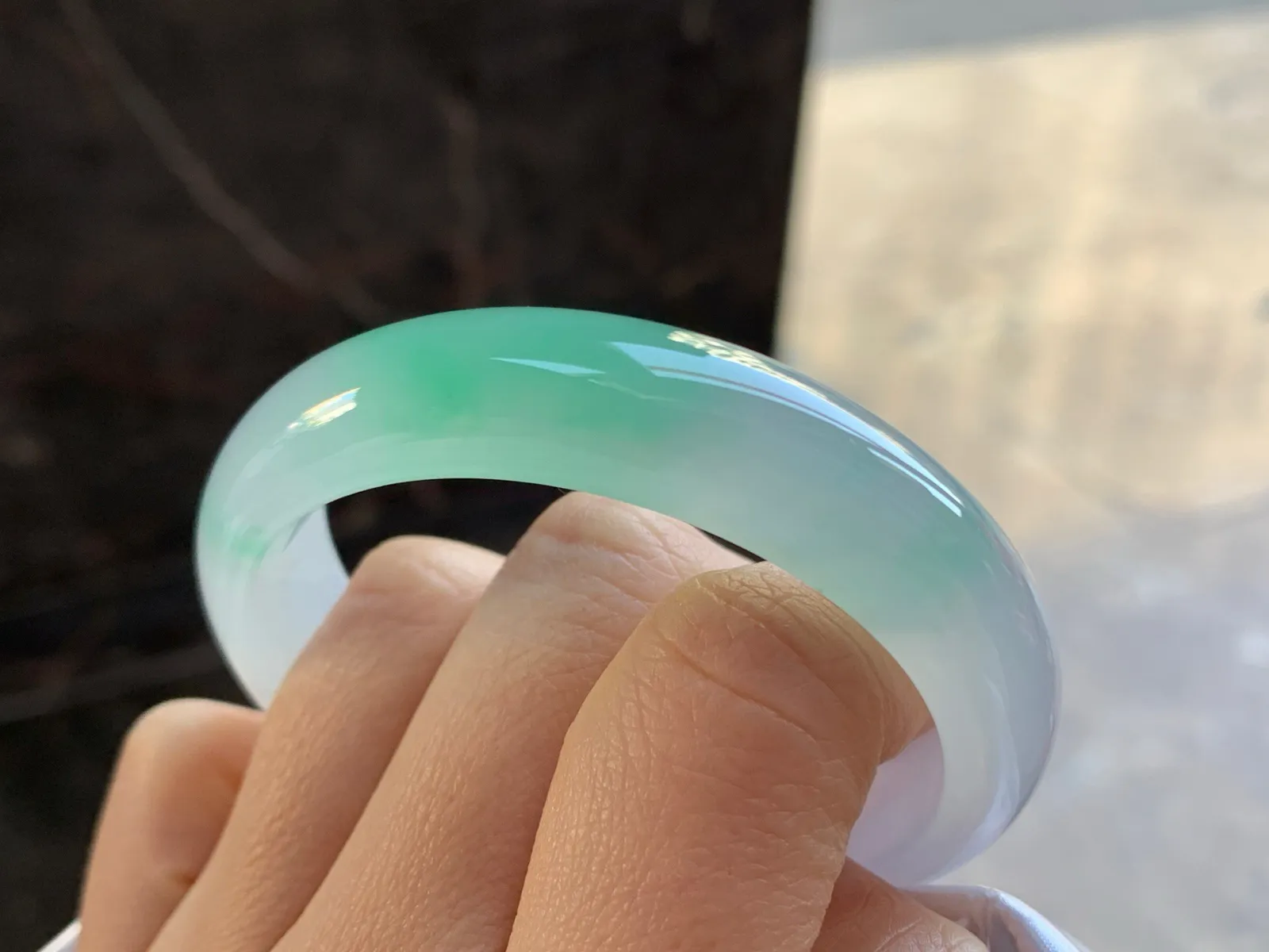 53.5-13.5-7.6

冰绿贵妃手镯^_^清新 正圈51 52可以带