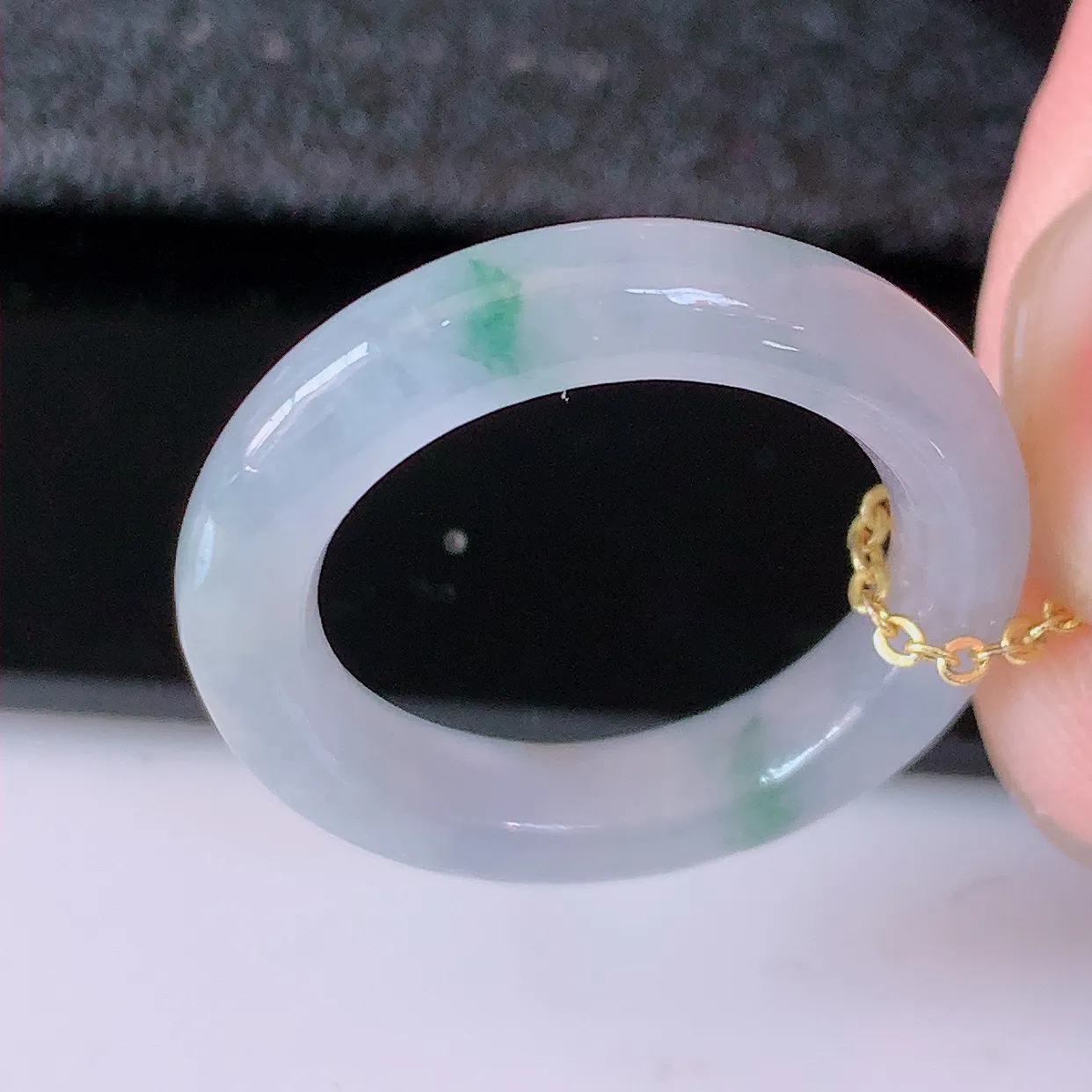 自然光实拍，冰种紫罗兰飘花翡翠指环，16mm内径翡翠指环，玉戒指，玉质莹润，好精美好冰润的指环，11圈口，上手纤巧！#1.25尺寸16*4.2*3.8