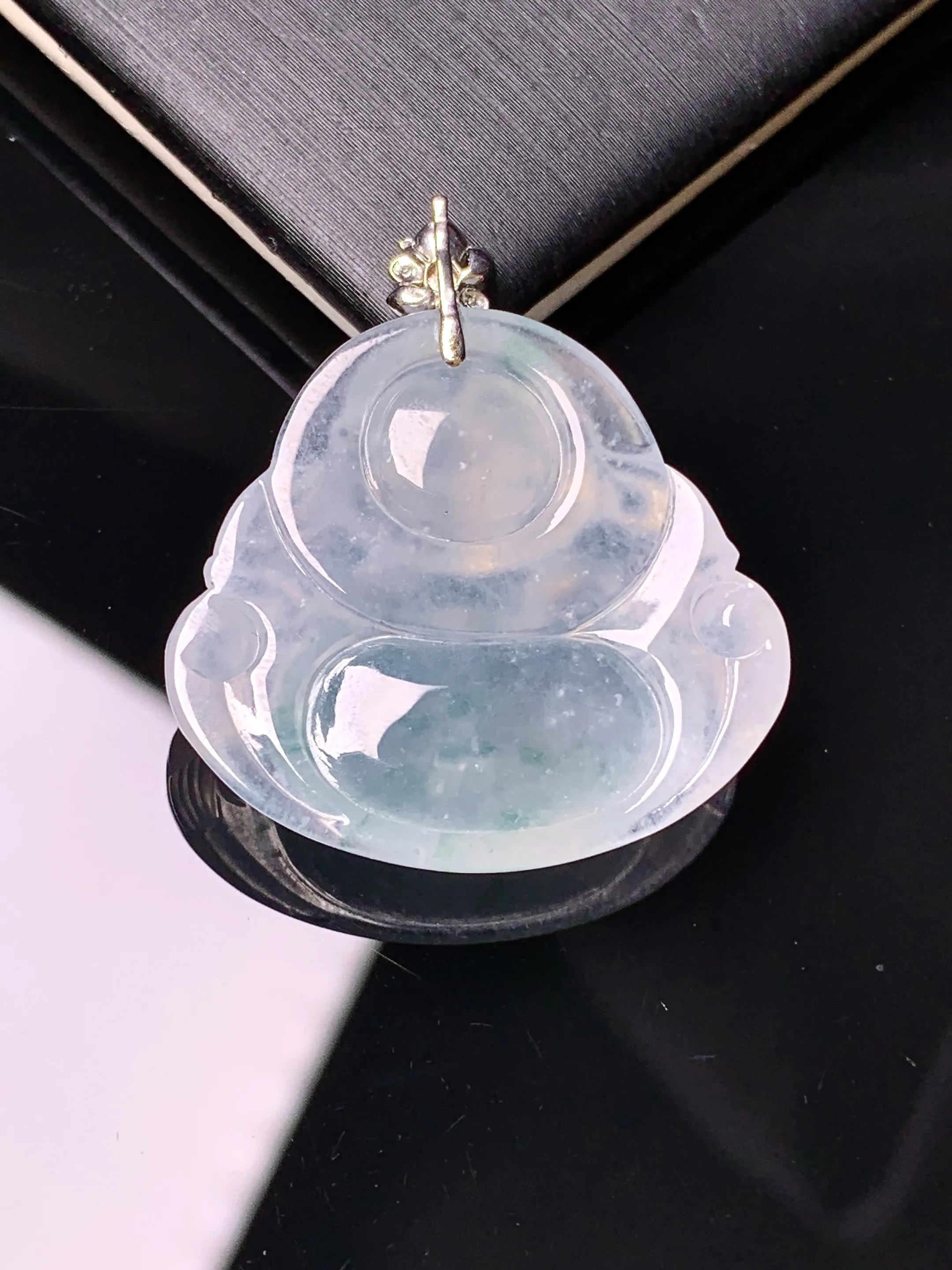 18k金镶嵌冰种佛公吊坠 玉质细腻 色泽清新艳丽 整体尺寸31.2*27.3*6