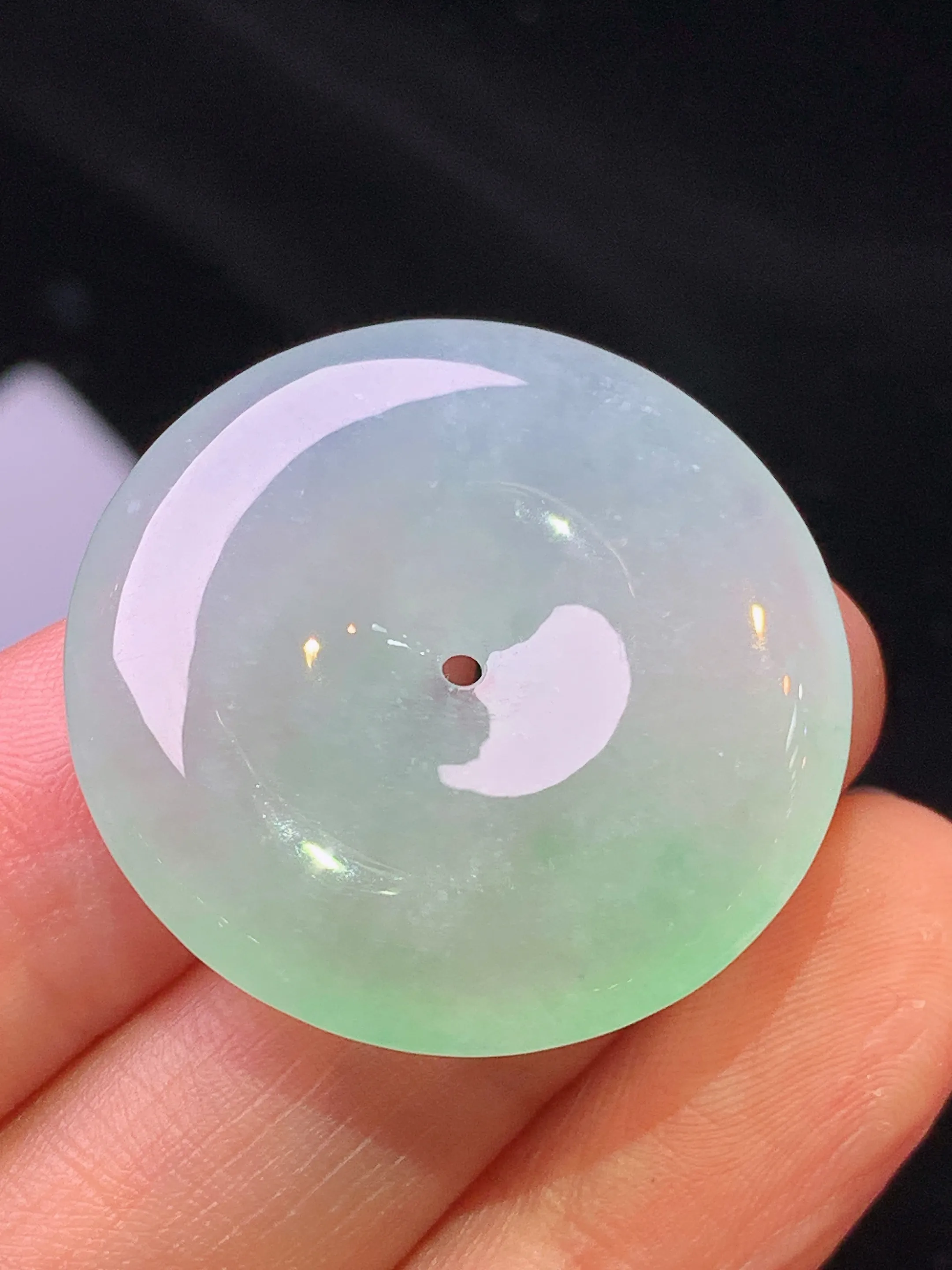 冰种飘绿平安扣吊坠 玉质细腻 色泽清新艳丽 整体尺寸30*5.7