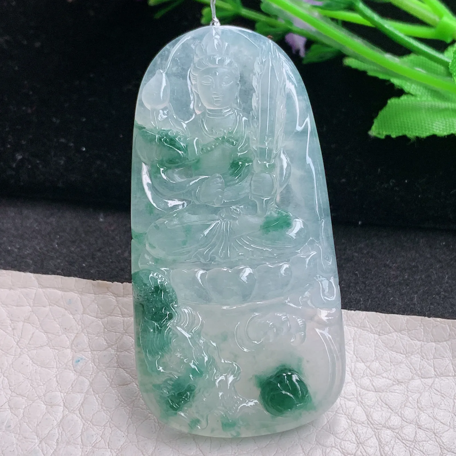 qxm实拍63*31.8*6缅甸翡翠精雕冰飘花大势至菩萨 生肖守护神玉吊坠 玉挂件