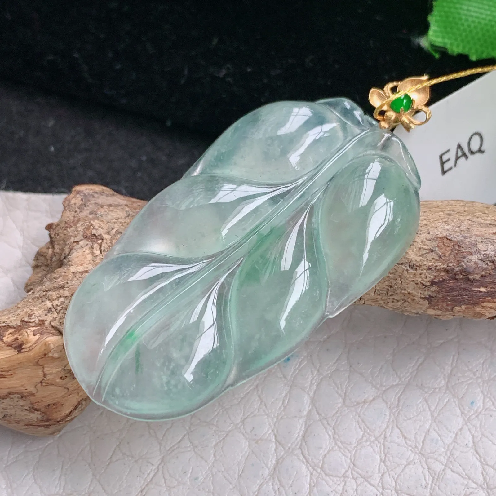 ws实拍36.8*21*3.8缅甸翡翠精雕清新冰飘绿花叶子 金枝玉叶玉吊坠 玉挂件