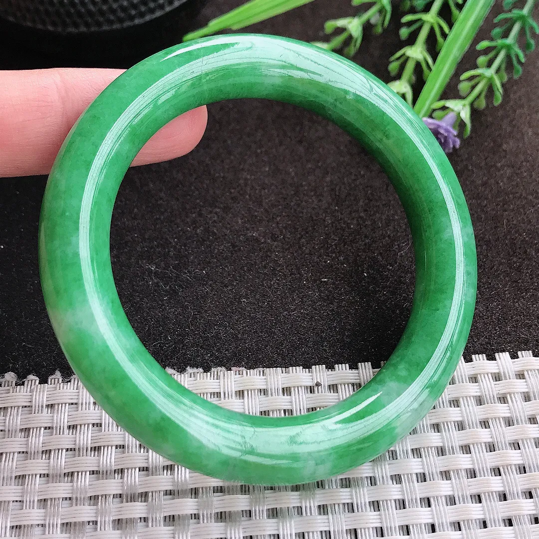 实拍A货翡翠54/10.8/10.4老坑精美满绿辣阳绿圆条手镯翡翠玉镯子平安镯