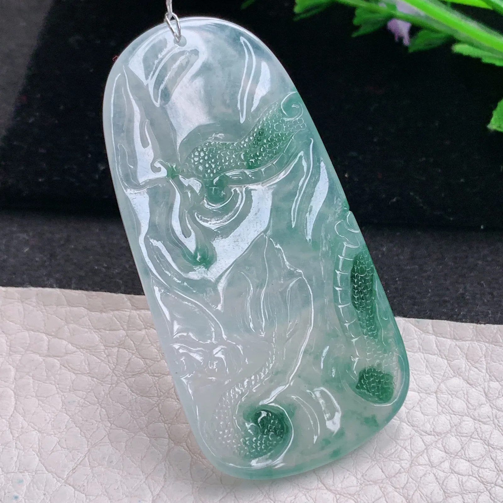 qxm实拍63*31.8*6缅甸翡翠精雕冰飘花大势至菩萨 生肖守护神玉吊坠 玉挂件