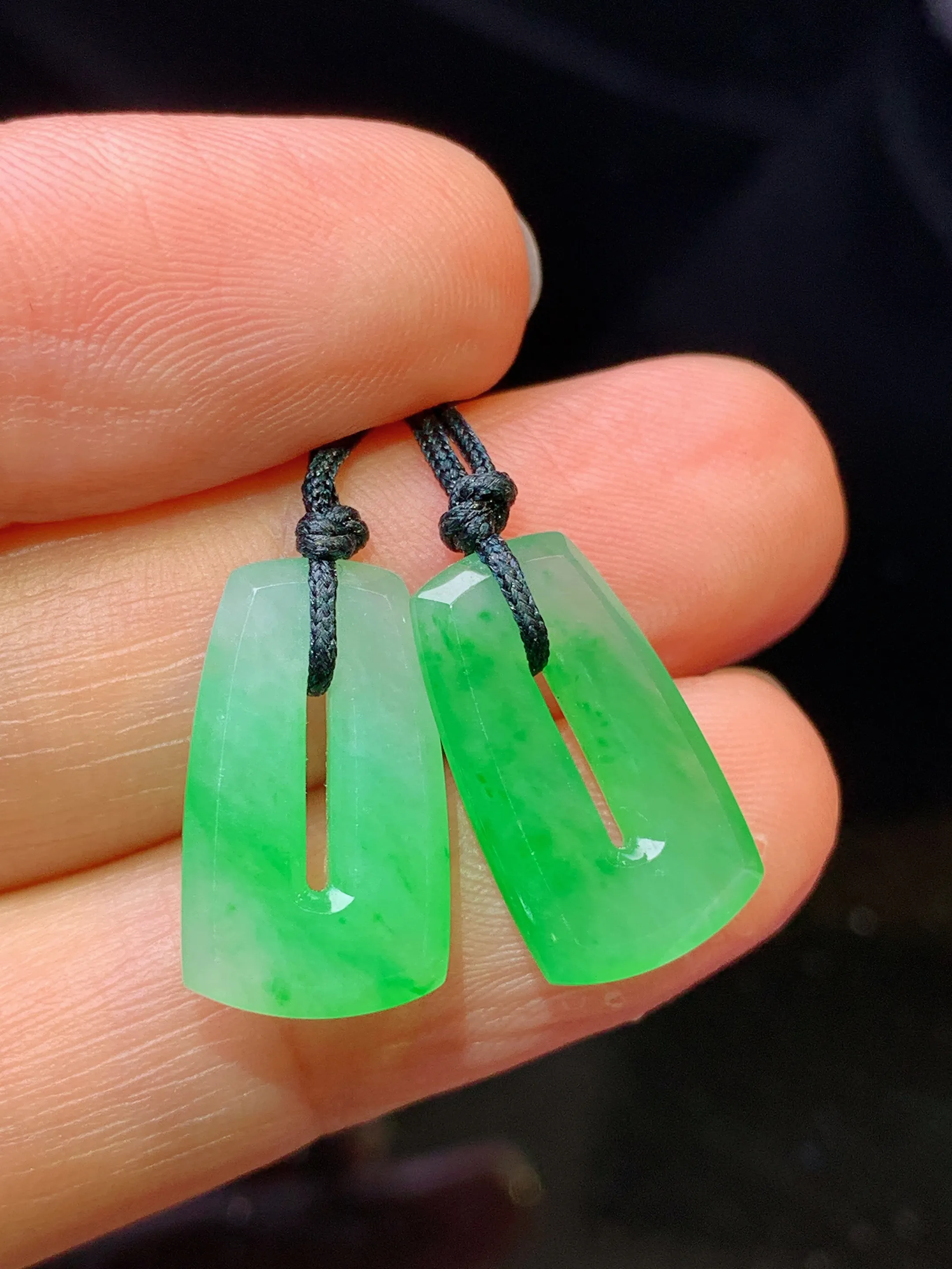 翠绿平安扣一对 玉质细腻 色泽清新艳丽 整体尺寸17*10*2.8