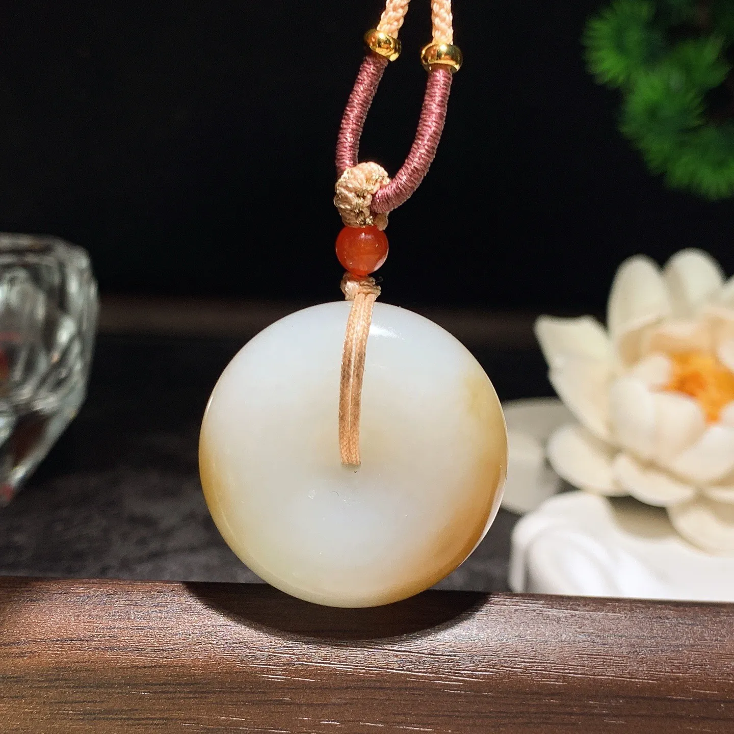 新疆和田玉且末糖平安扣挂件 尺寸30/13重25.5克 玉质细腻油润。手推出油。佩高端典雅。lt260130