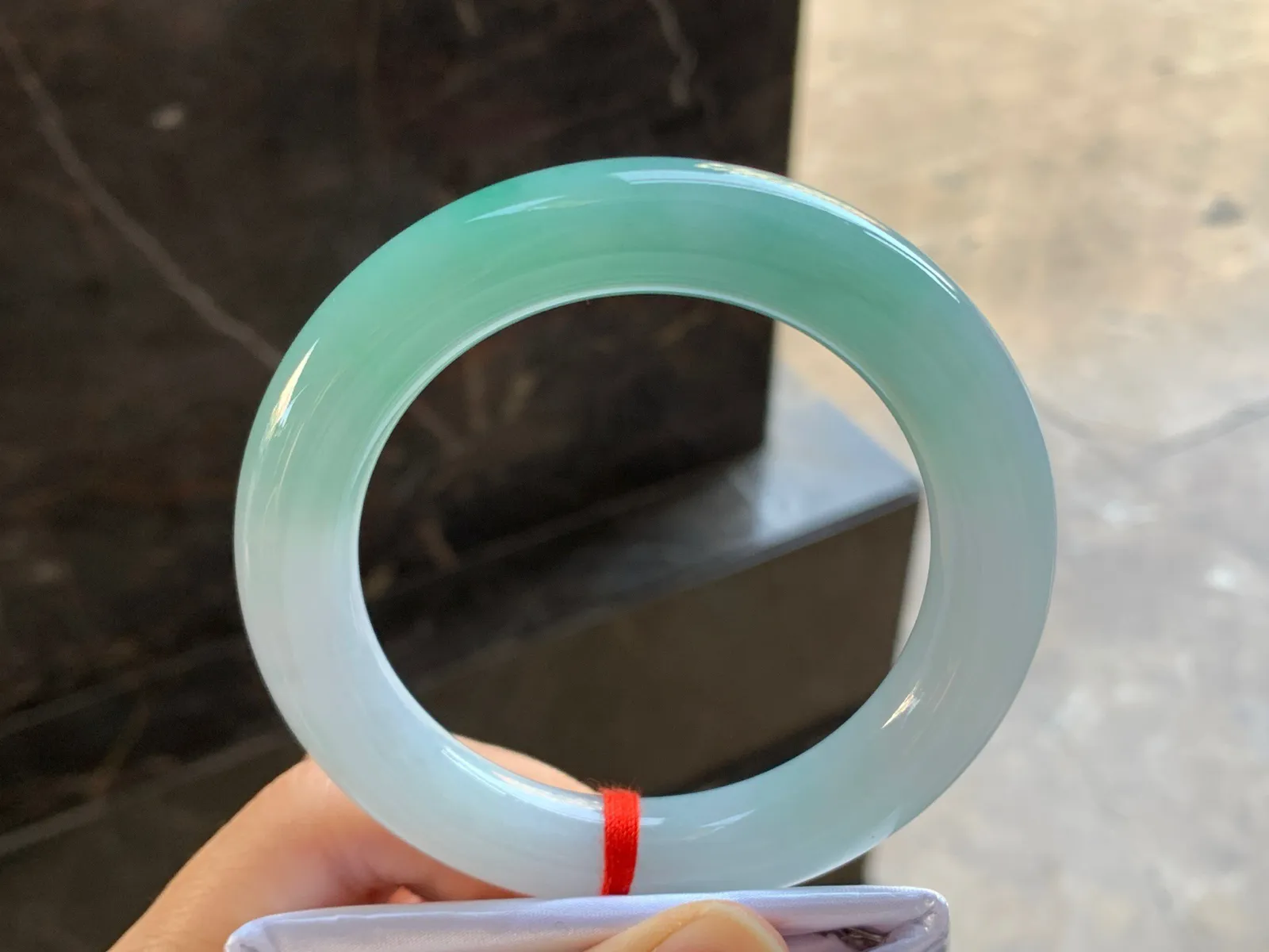 57-12

蓝底圆条手镯^_^细腻