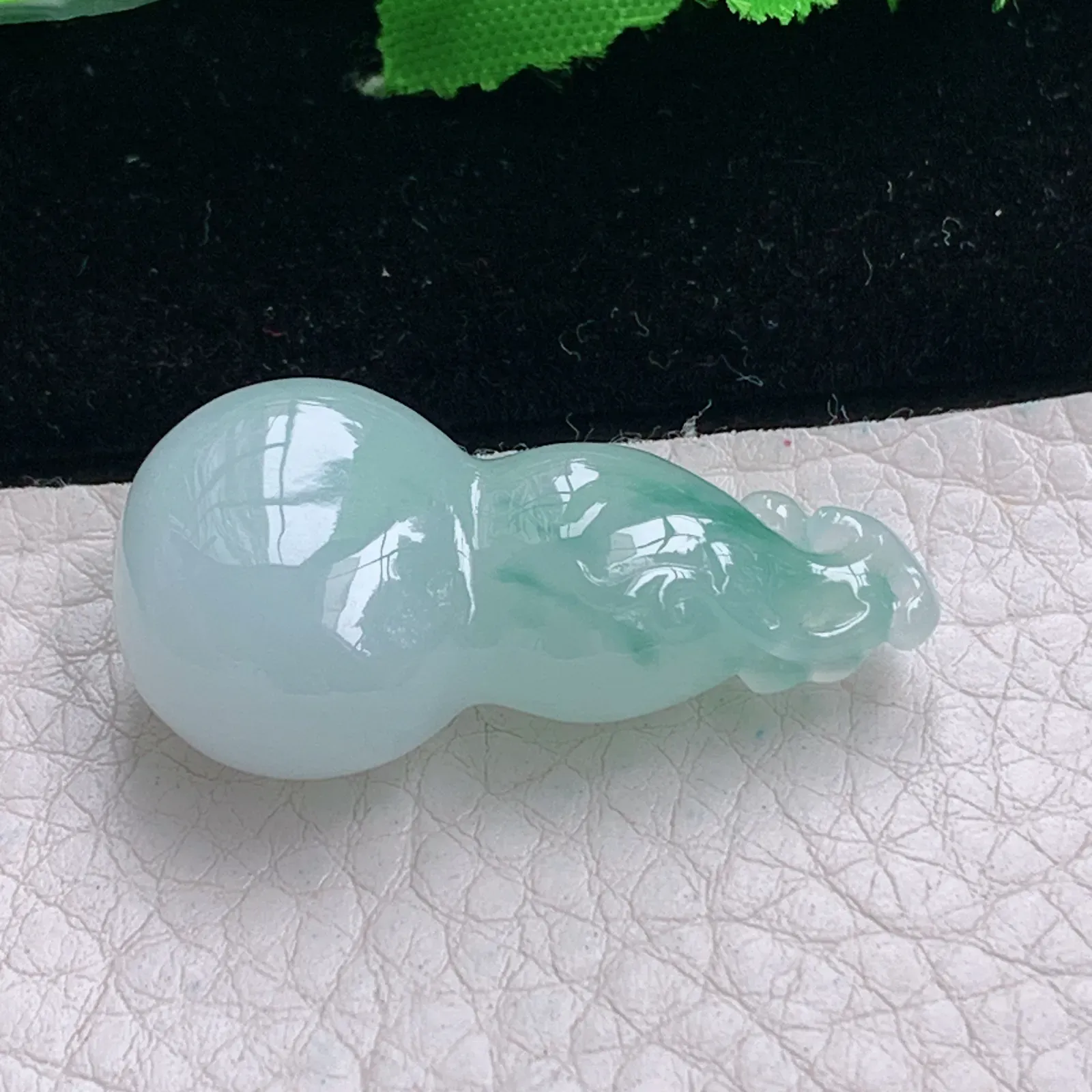 lz实拍36.8*19.8*12.5缅甸翡翠精雕冰飘花饱满葫芦吊坠 玉挂坠