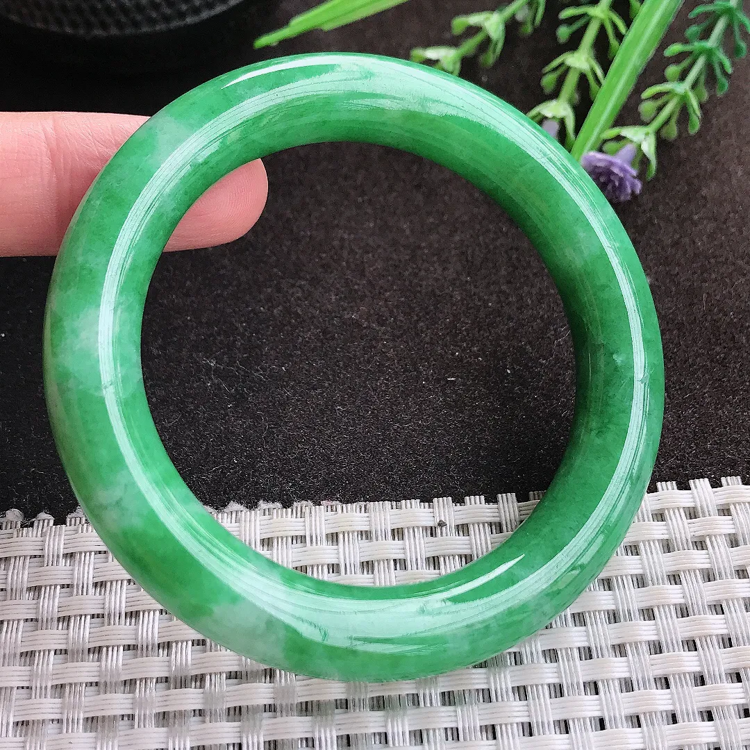 实拍A货翡翠54/10.8/10.4老坑精美满绿辣阳绿圆条手镯翡翠玉镯子平安镯