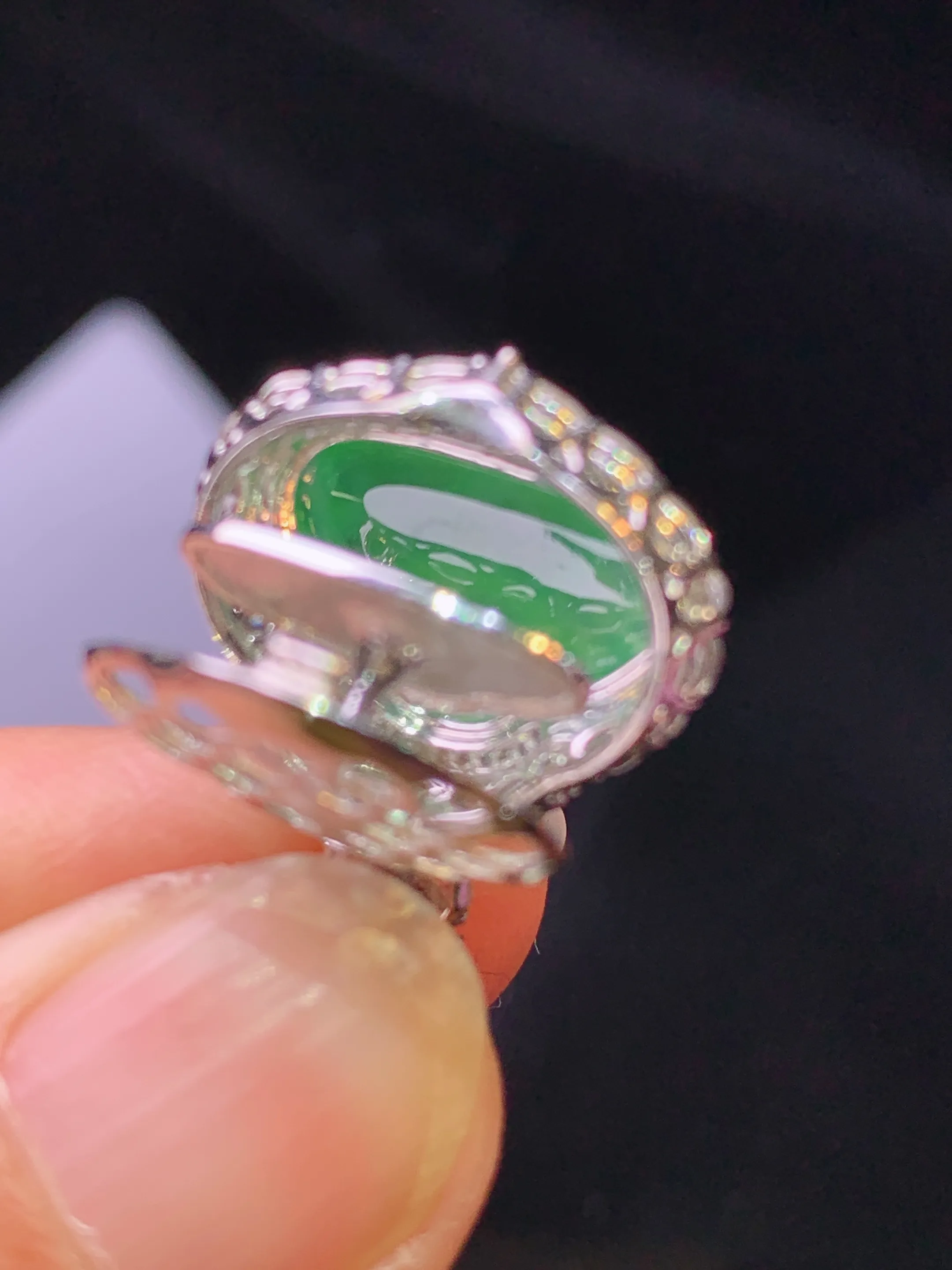 18k金钻镶嵌翠绿佛公吊坠 玉质细腻 色泽清新艳丽 整体尺寸21.8*17.2*10.3